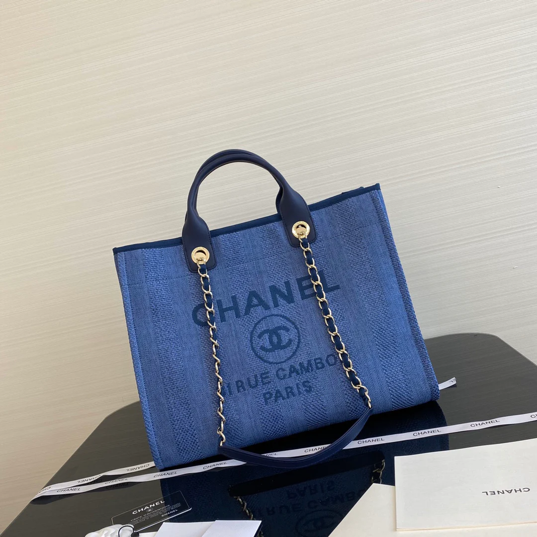 Большая пляжная сумка Chanel в темно-синюю полоску