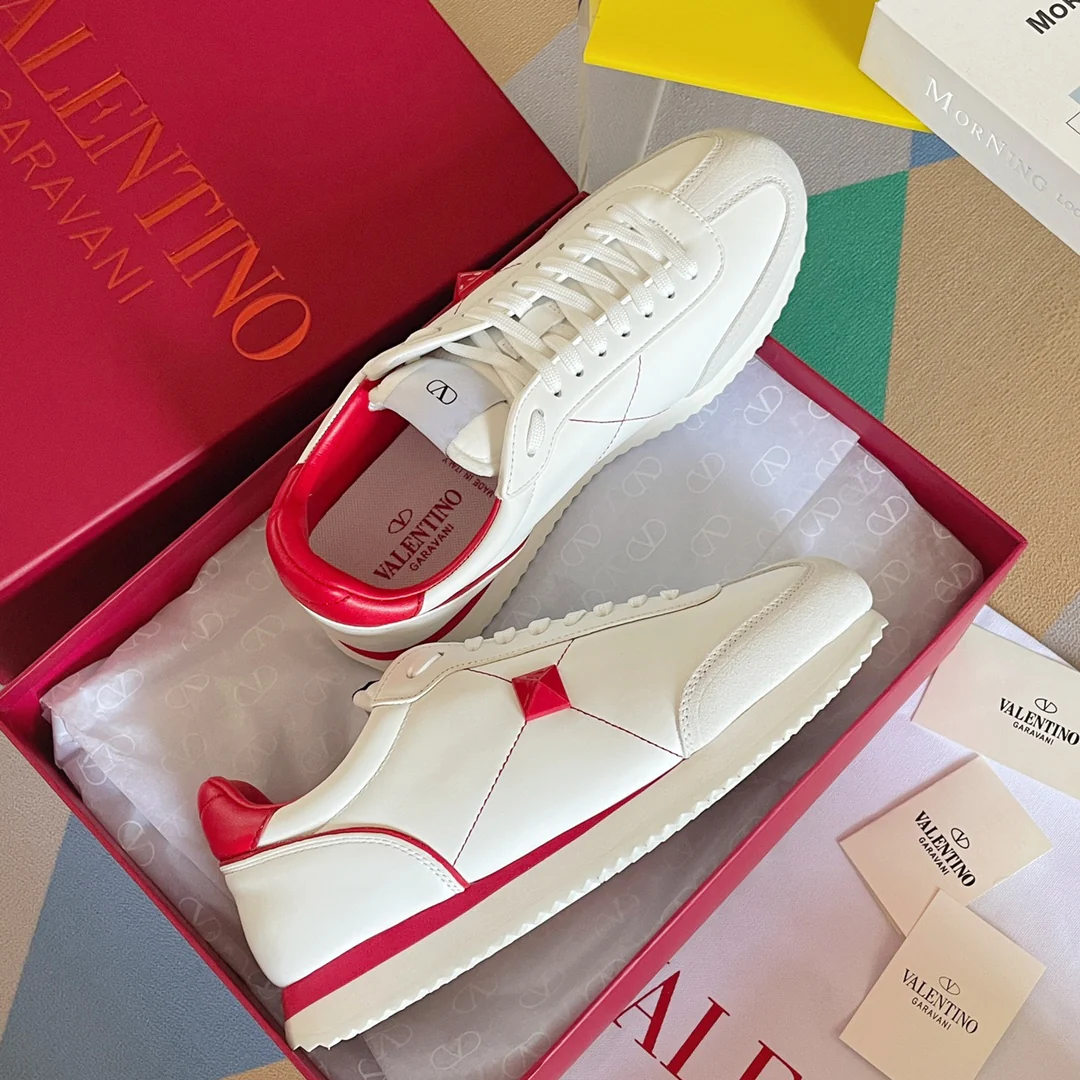 Спортивные повседневные туфли Valentino с заклепками — парный стиль — красная отделка