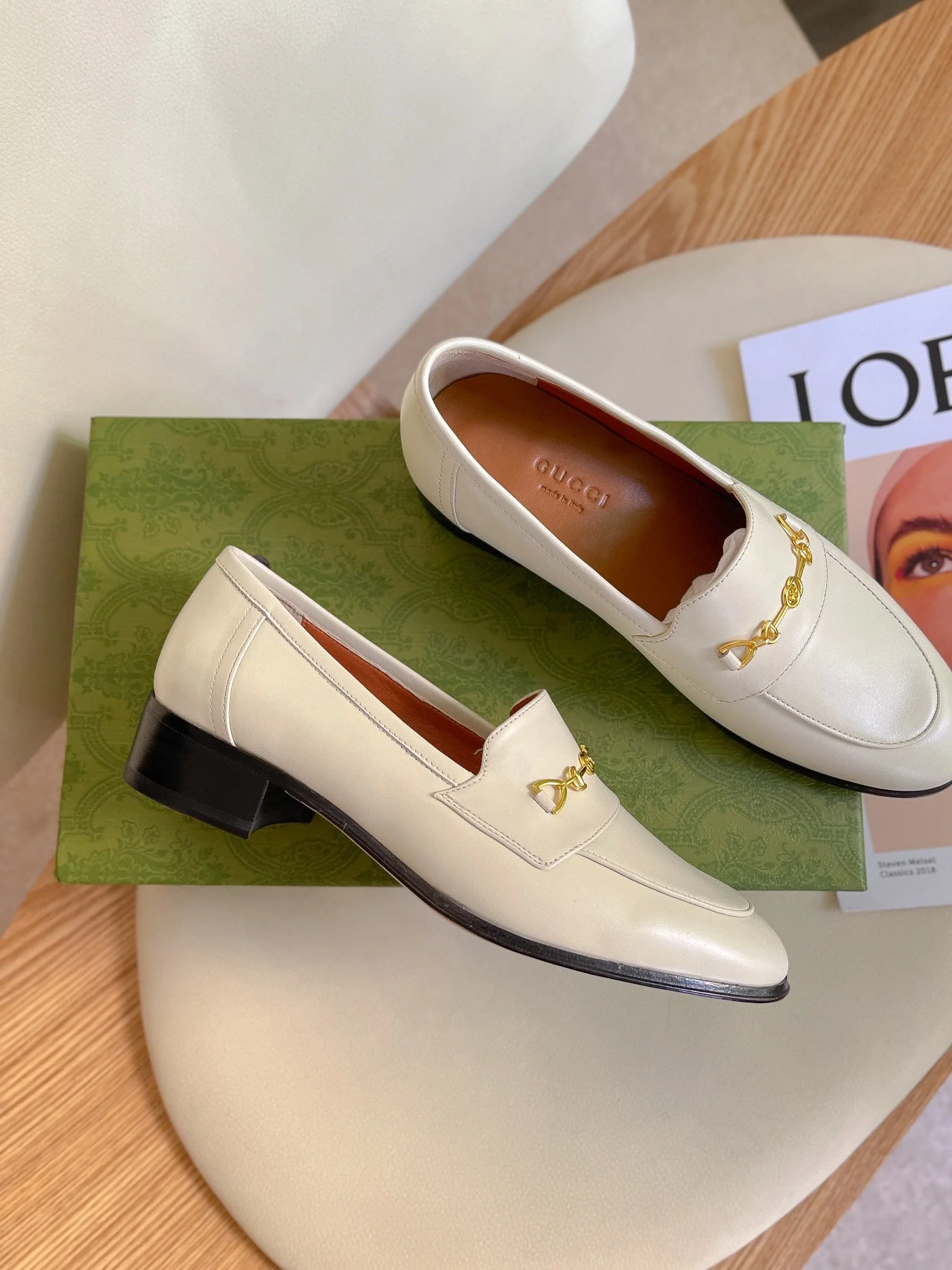 Классические уличные лоферы Gucci с пряжкой
