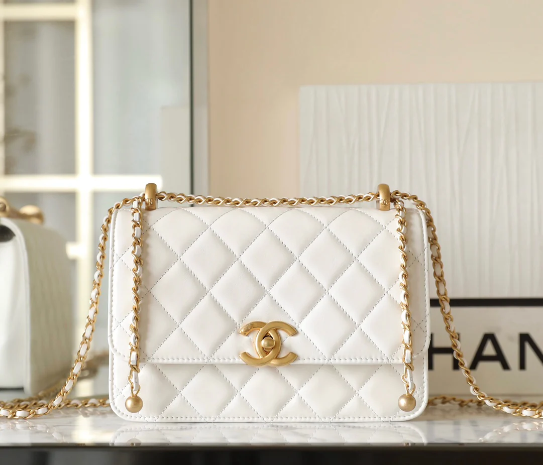 Сумка Chanel с двойным золотым бисером 24 карата, средний размер, белая.