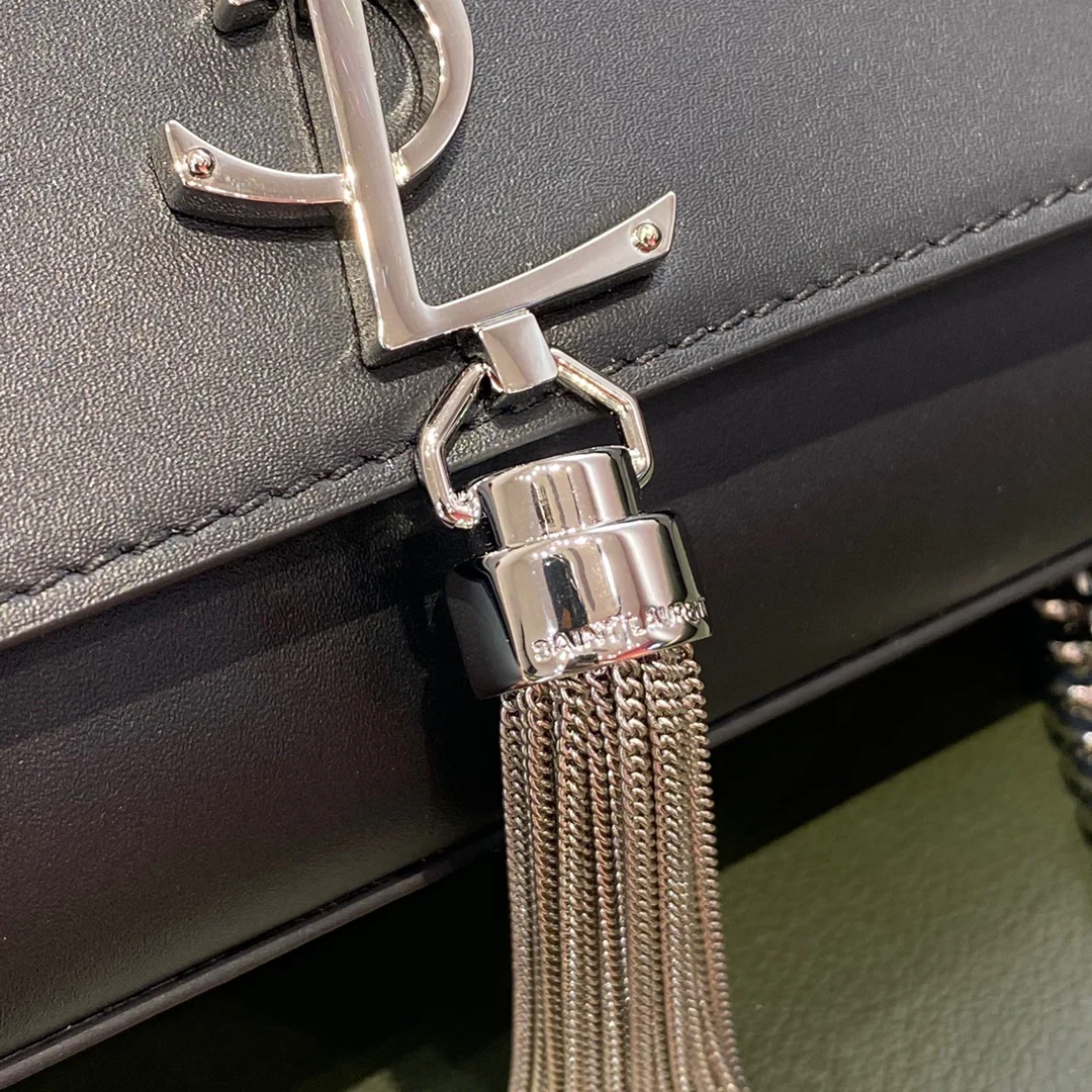 Черная сумка-кроссбоди YSL Kate с цепочкой и серебряной пряжкой