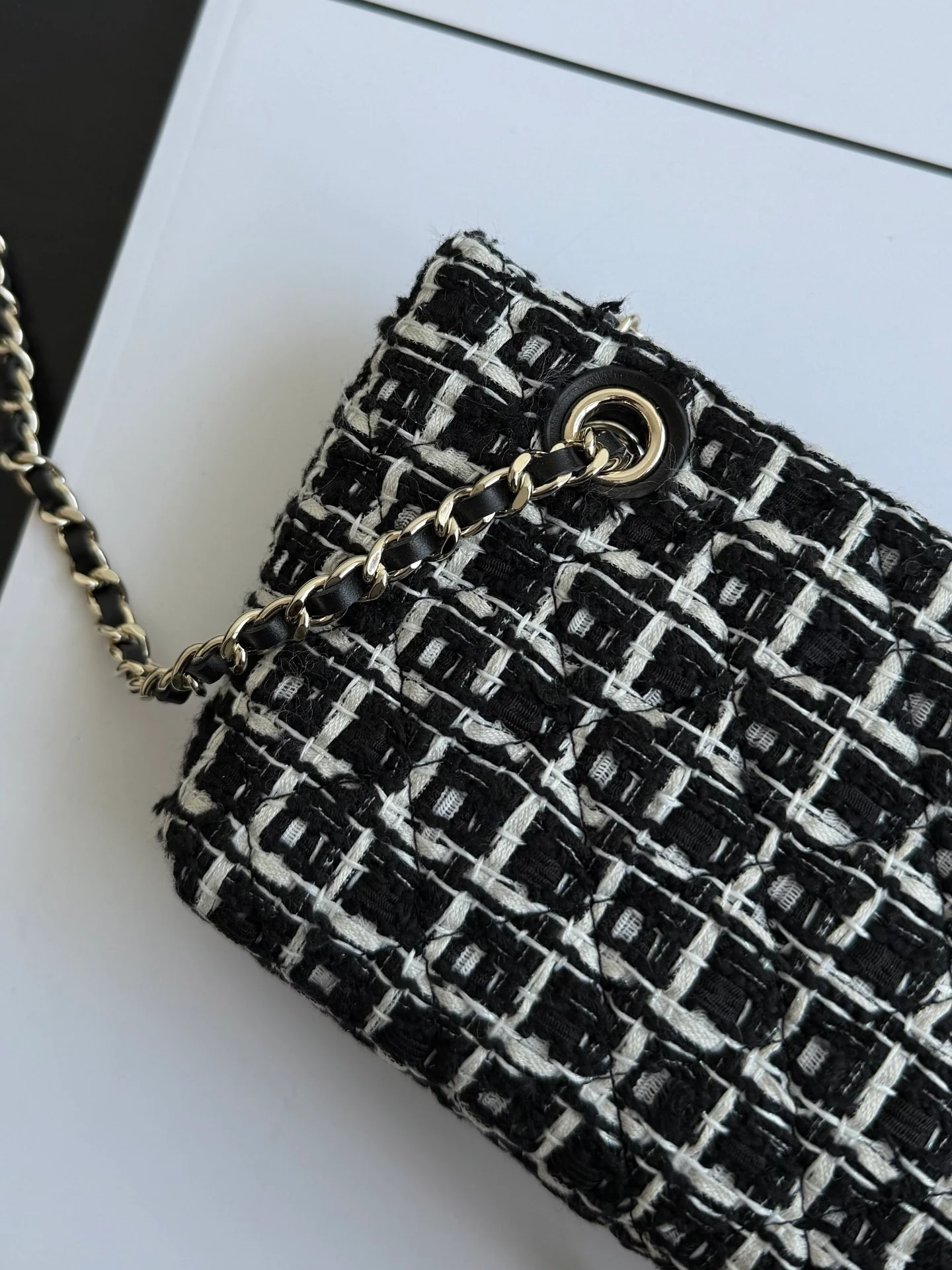 Мини-сумка Chanel 25c из черной шерсти