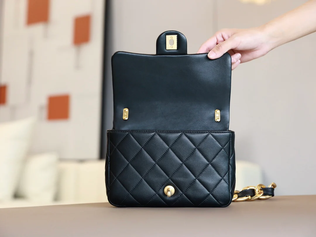 Сумка-мессенджер Chanel Retro Underarm Bag