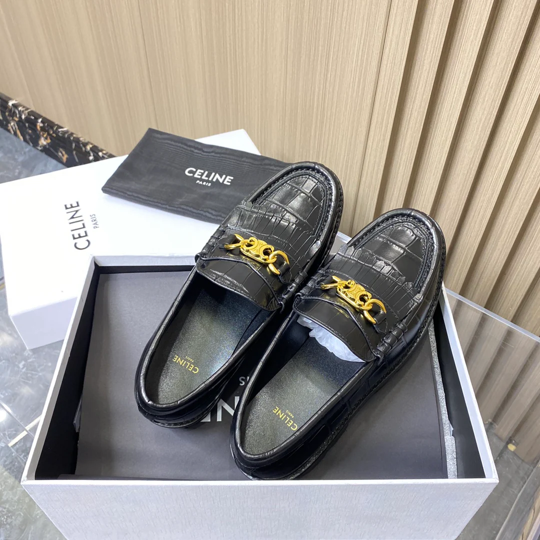 Лоферы Celine на платформе с крокодиловым рисунком