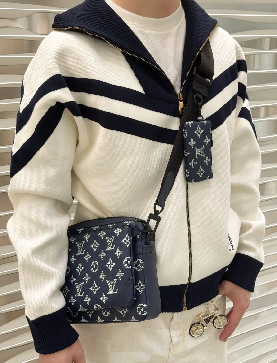 LV-m24753-trio-messenger bag-blue