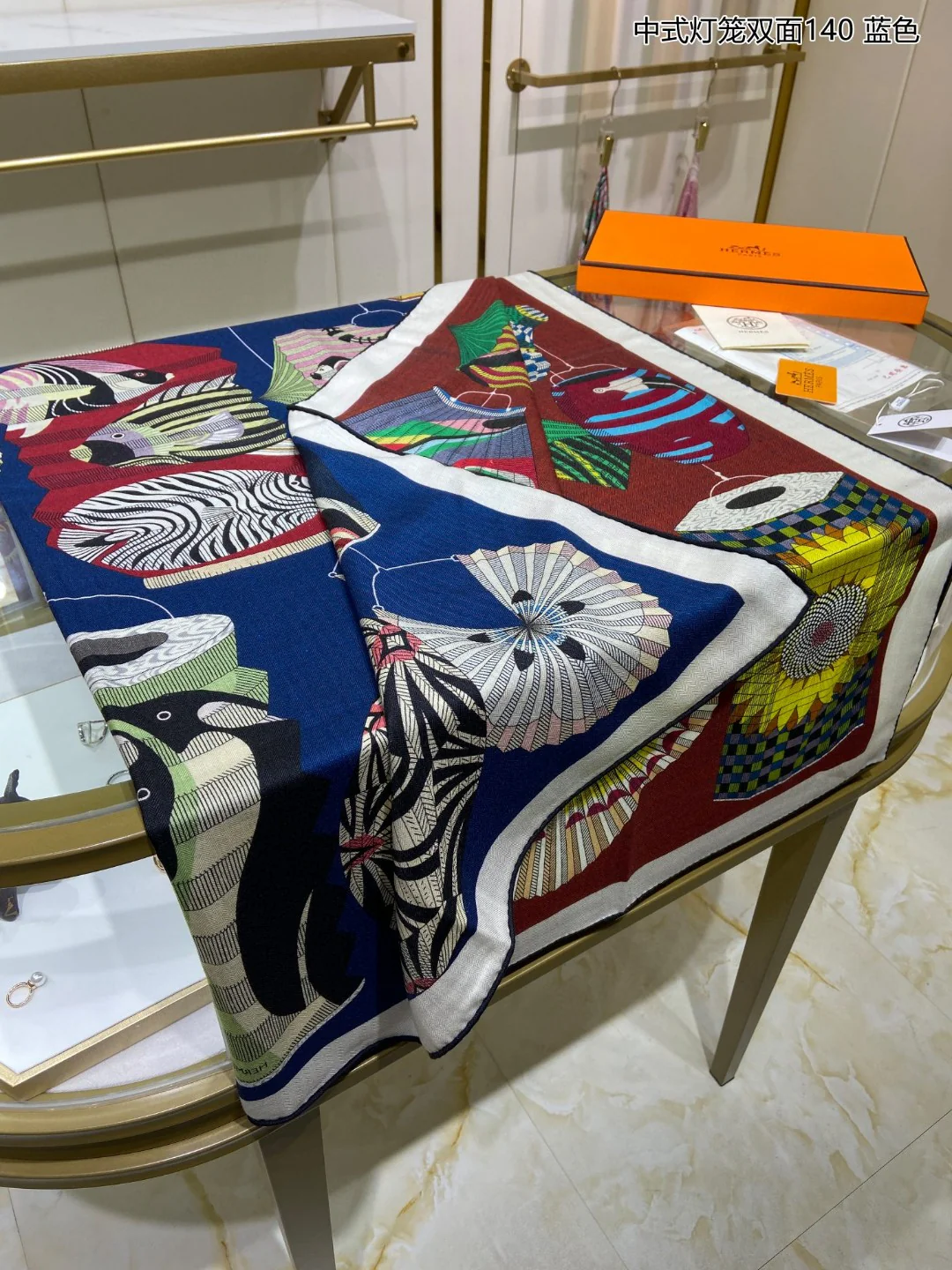 Двусторонний квадратный шарф Hermes ?Китайский фонарь? — 140 см — 70% кашемир — 30% шелк — 1 шт.