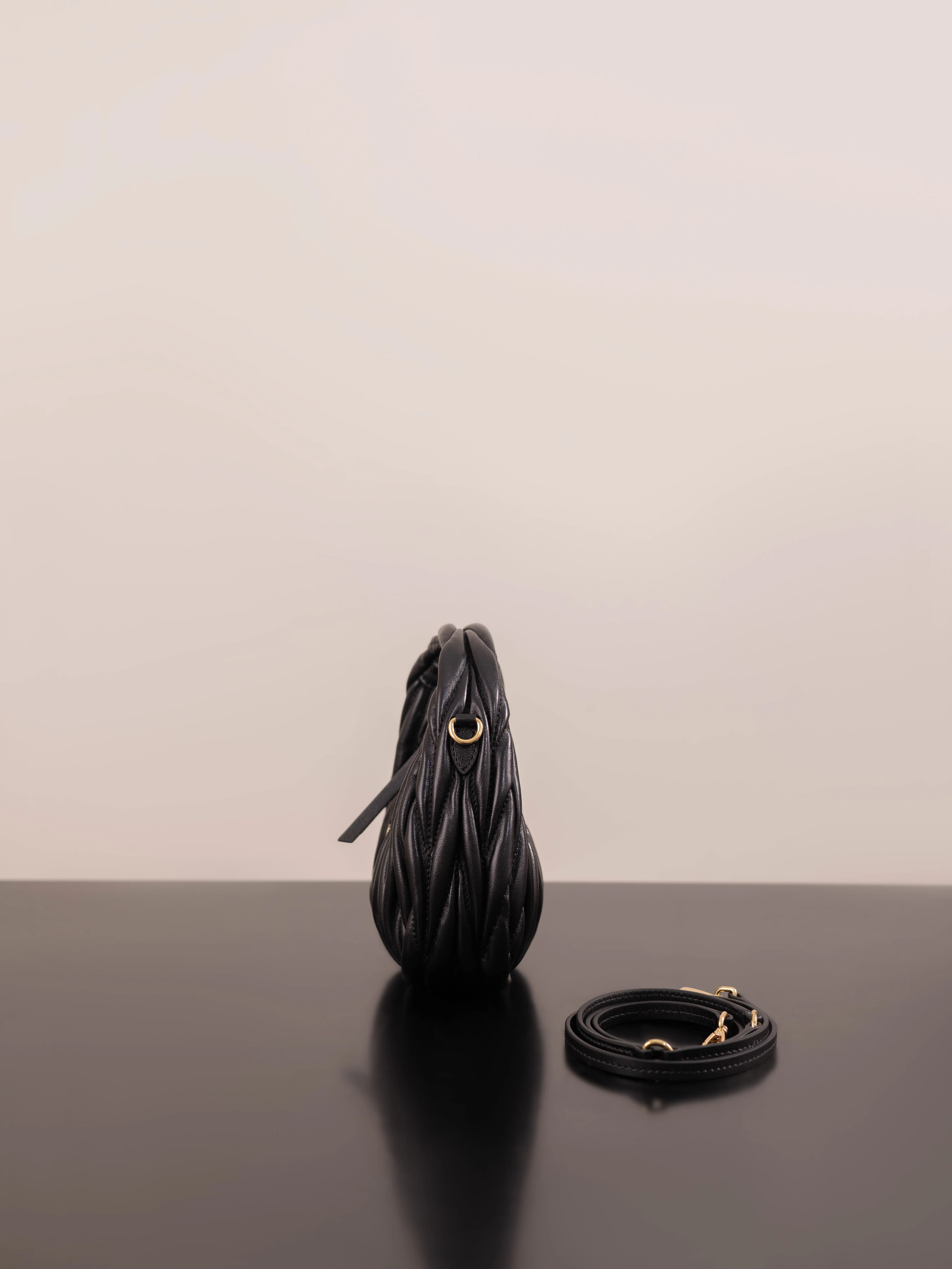 Miu Miu - Мини-сумочка из овечьей кожи - Черная - 1