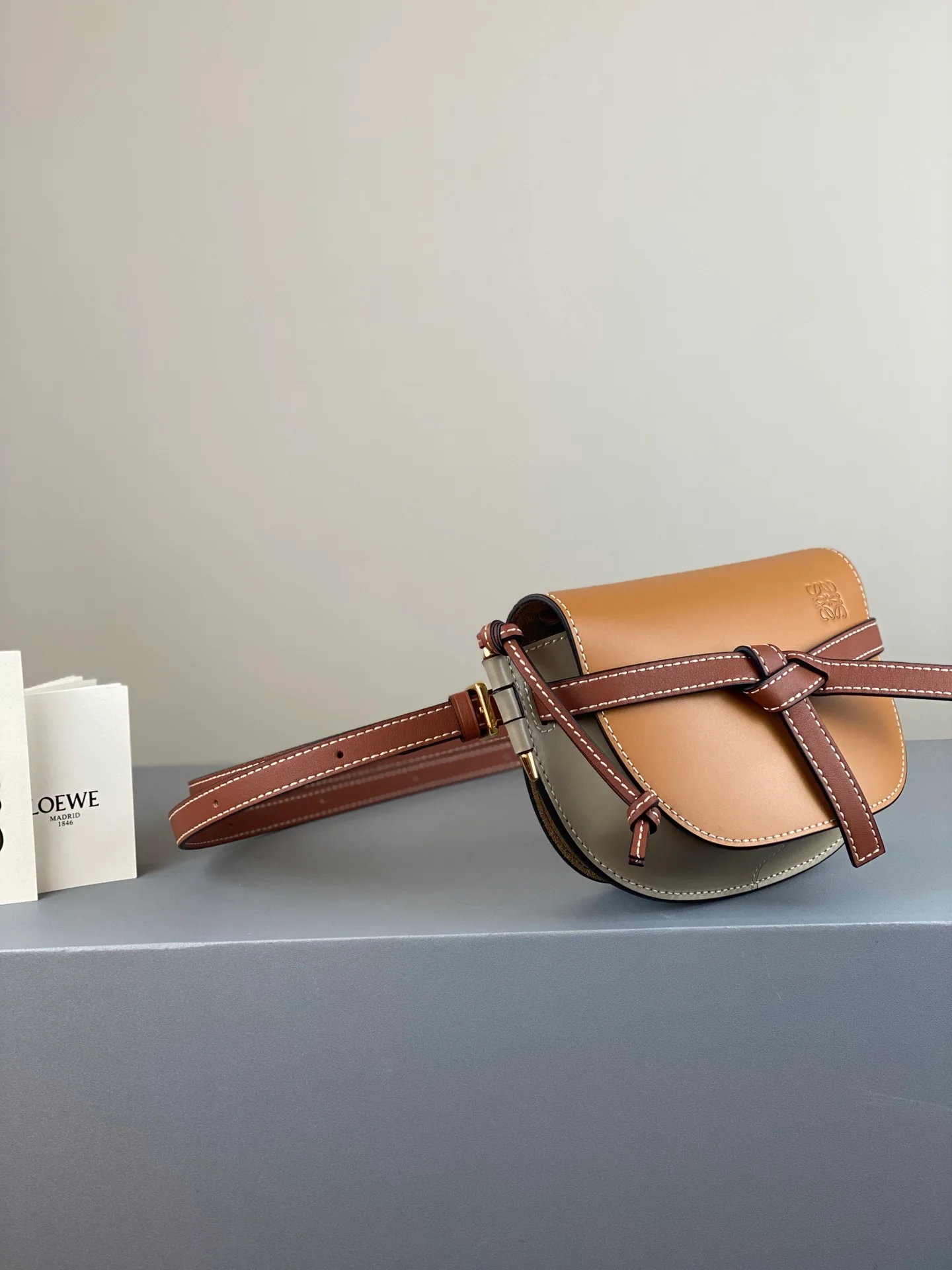 Loewe-gate-mini-21x12-5x9-5-cm-14