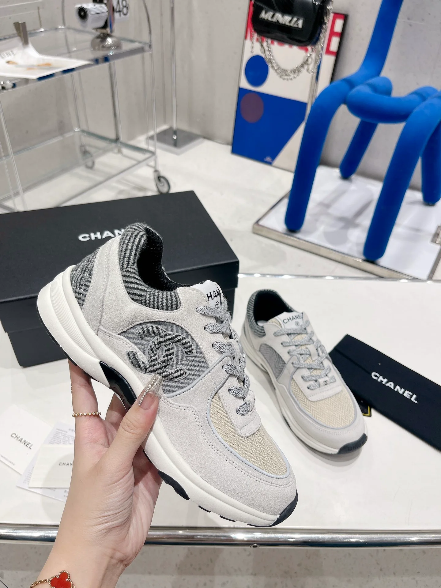 Кроссовки Chanel осень/зима 2022, белые, повседневные.