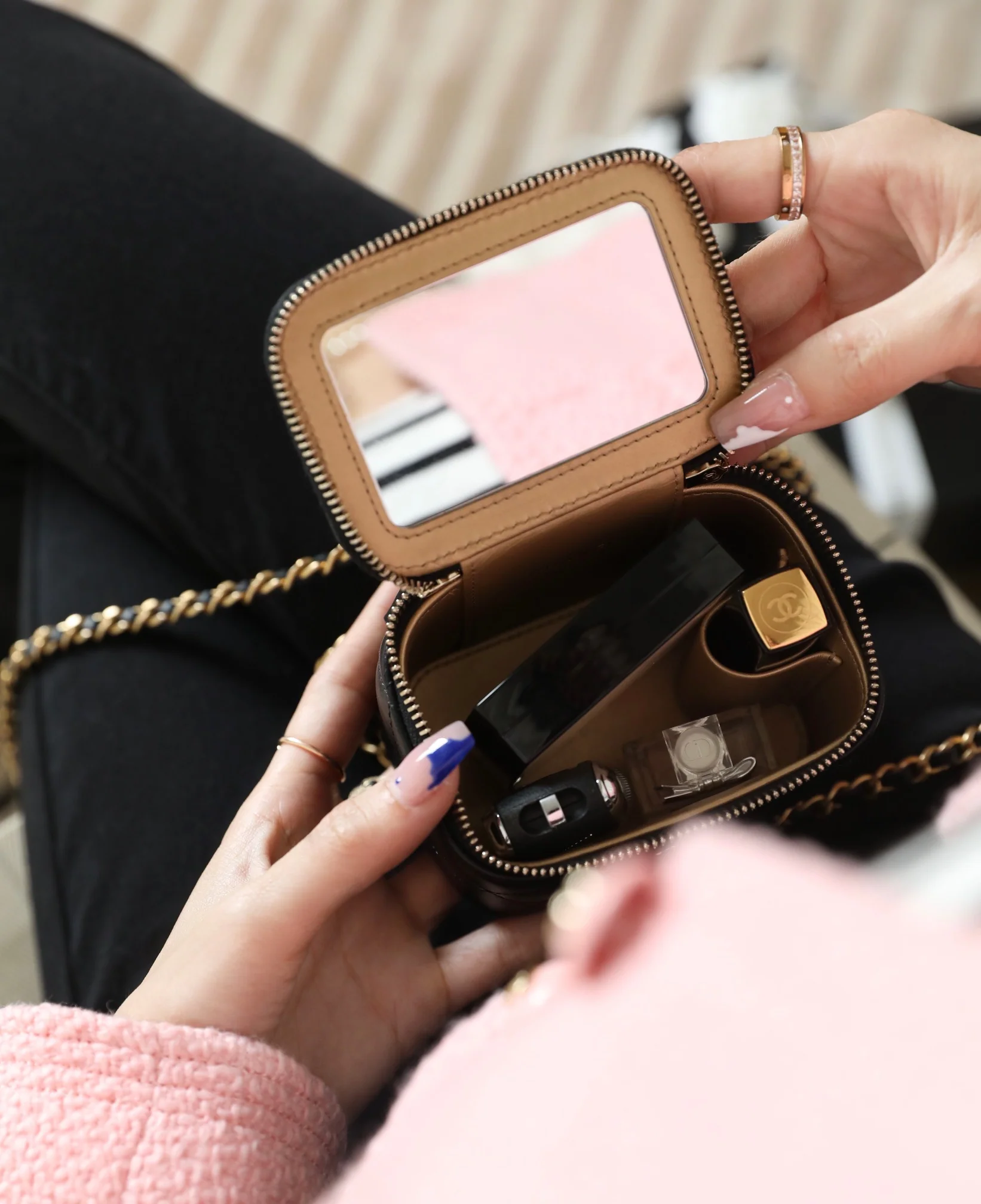 Chanel - Сумочка для помады 