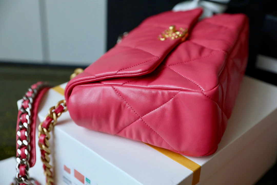 Пудра для помады Chanel 19bag Medium