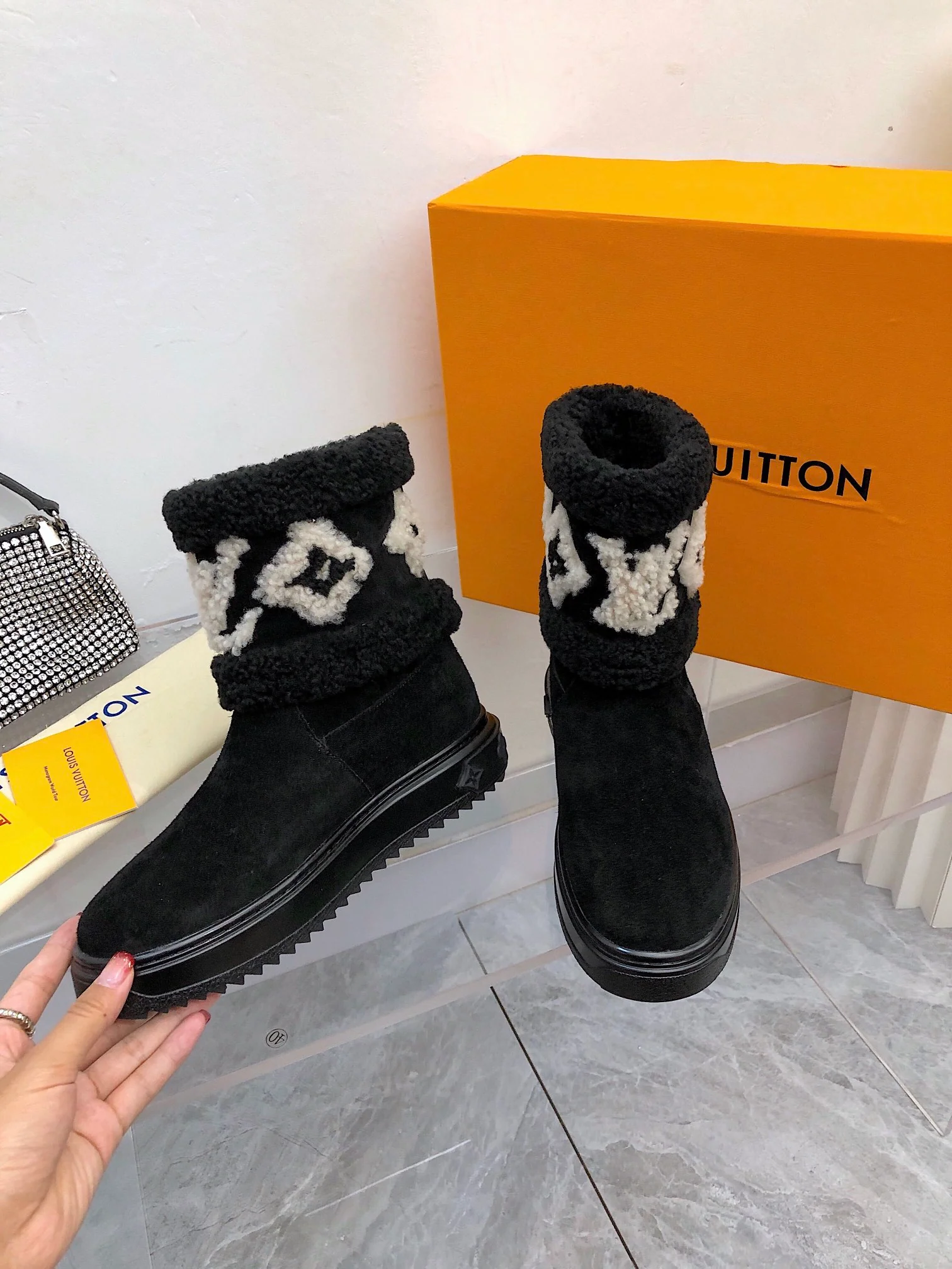 LV - Ботильоны из овечьей шерсти - Черные