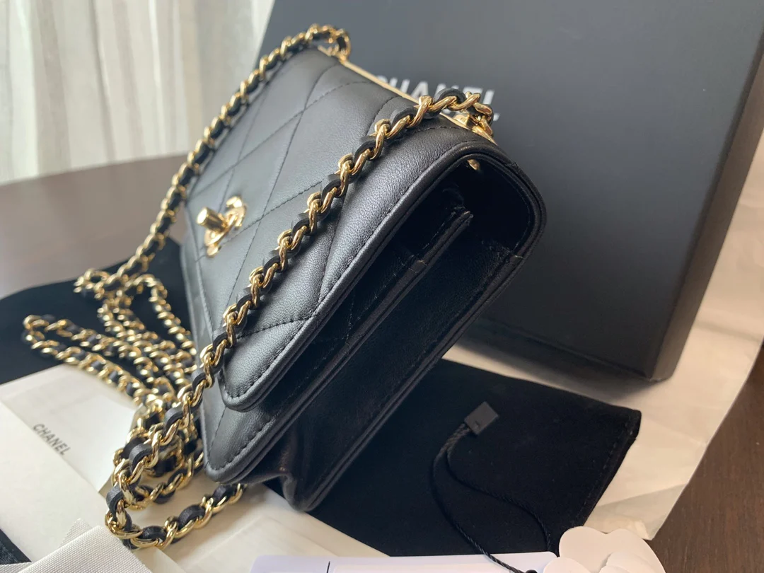 Золотая пряжка Chanel WOC из овечьей кожи