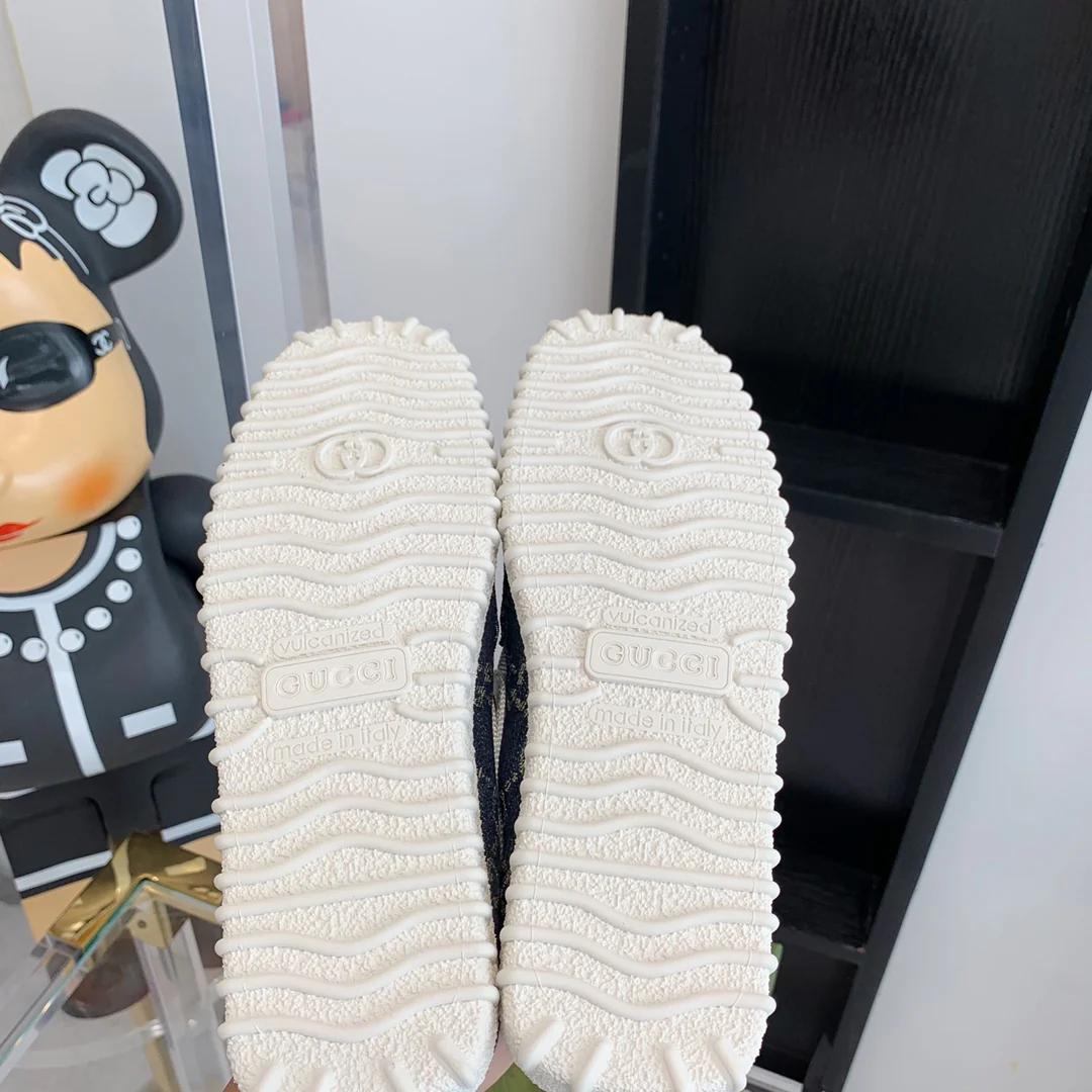 Лоферы Gucci - повседневная обувь на плоской подошве