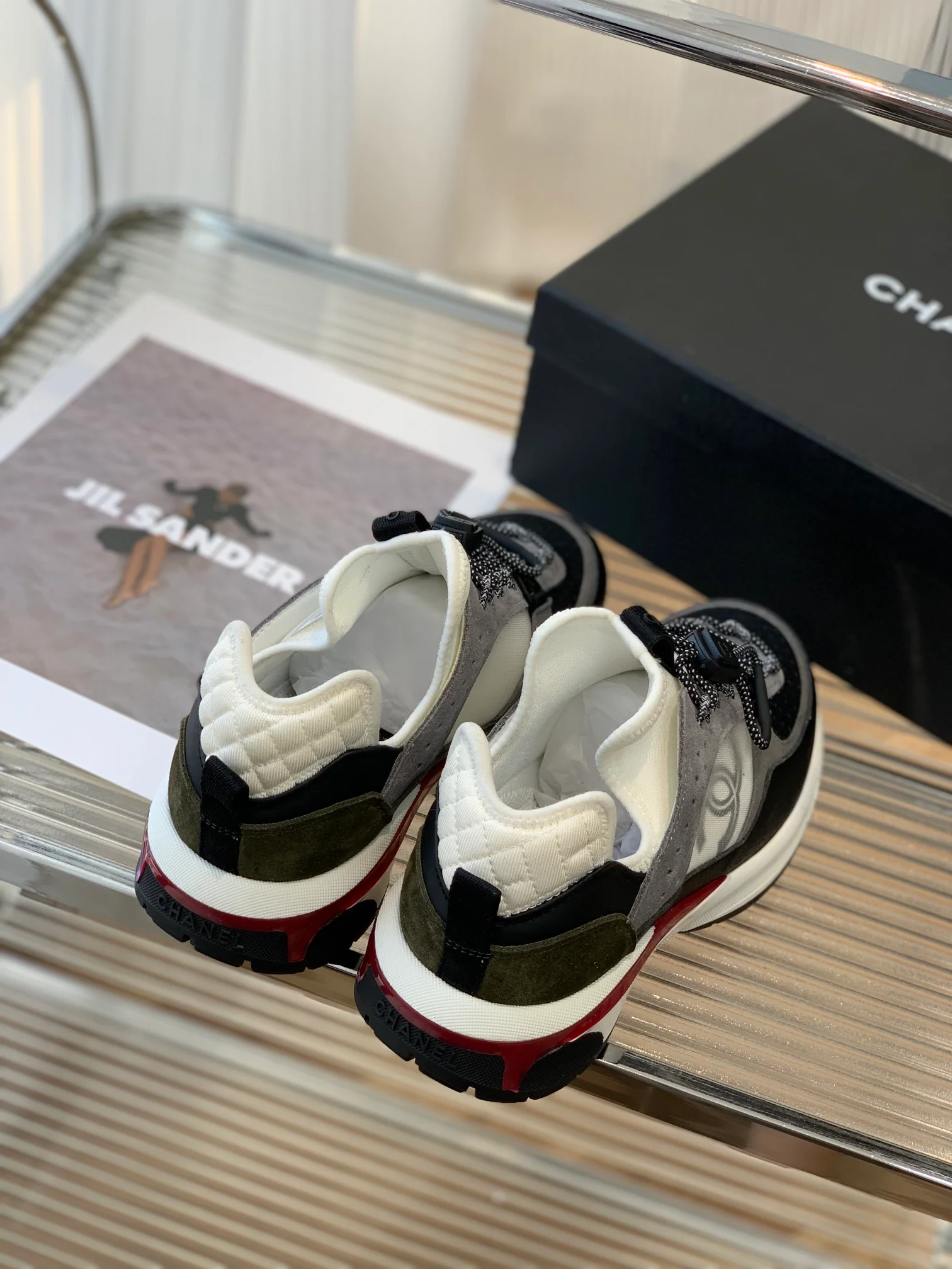 Chanel - Повседневные кроссовки - Черно-серые