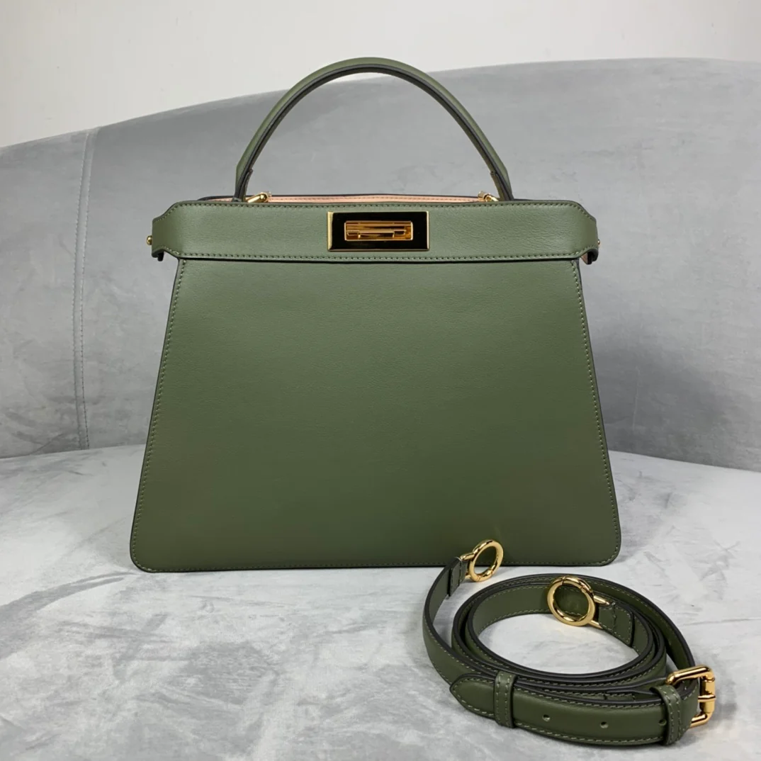 Fendi Peekaboo i-seey Средне-зеленая кожаная сумка