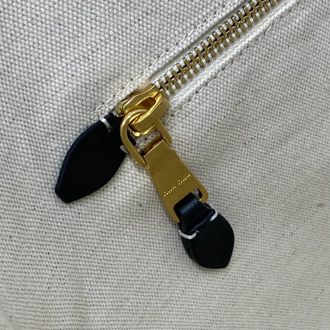 Сумка-тоут Miu Miu Ivy - Большая - Изготовлена ??из натуральной кожи, черная