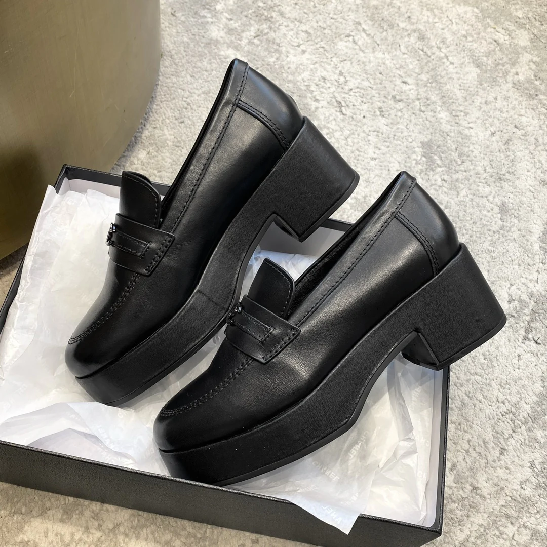 Новинка сезона весна/лето 2023 от Chanel - Лоферы на платформе - Черные