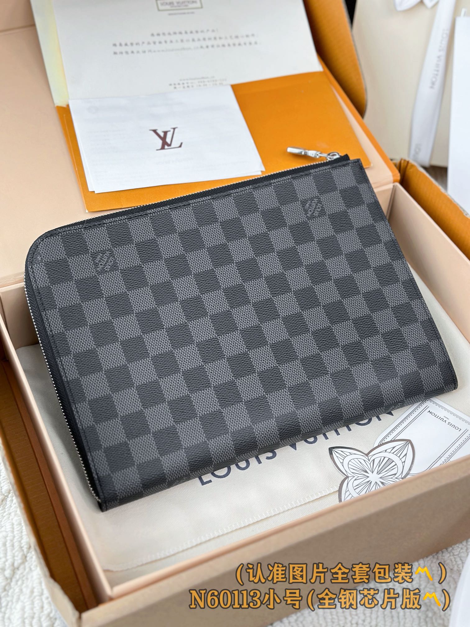 LV-n60113-pochette-jour маленькая сумочка в черную клетку