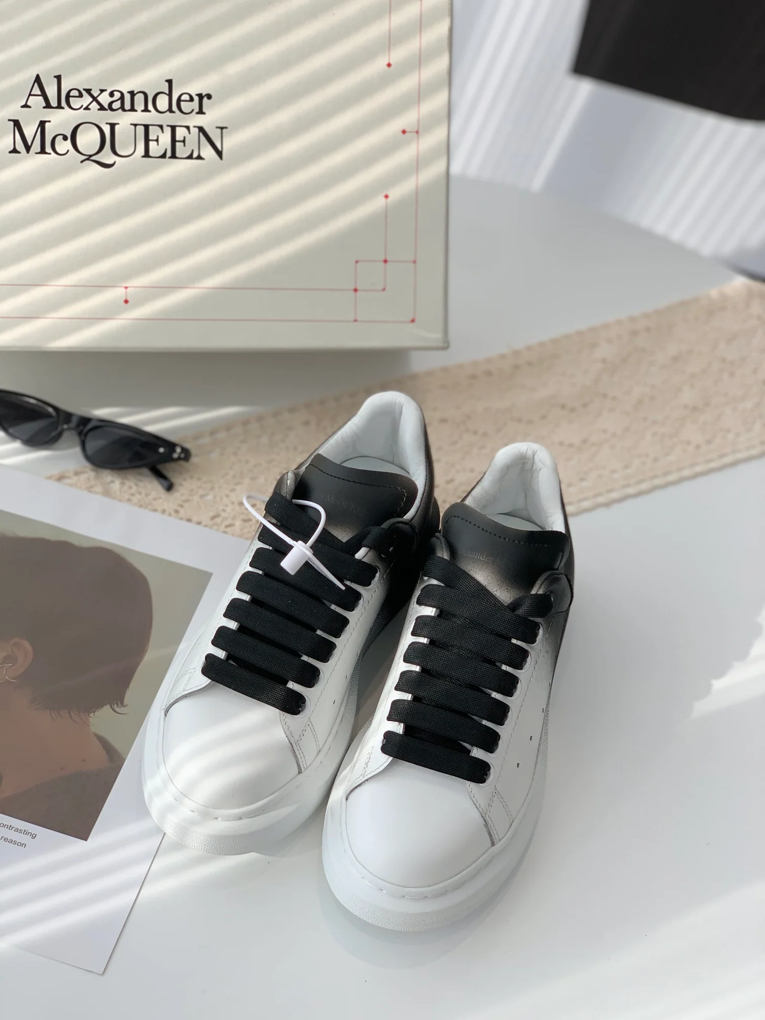 McQueen - Улучшенные классические белые кроссовки - Градиентный черный