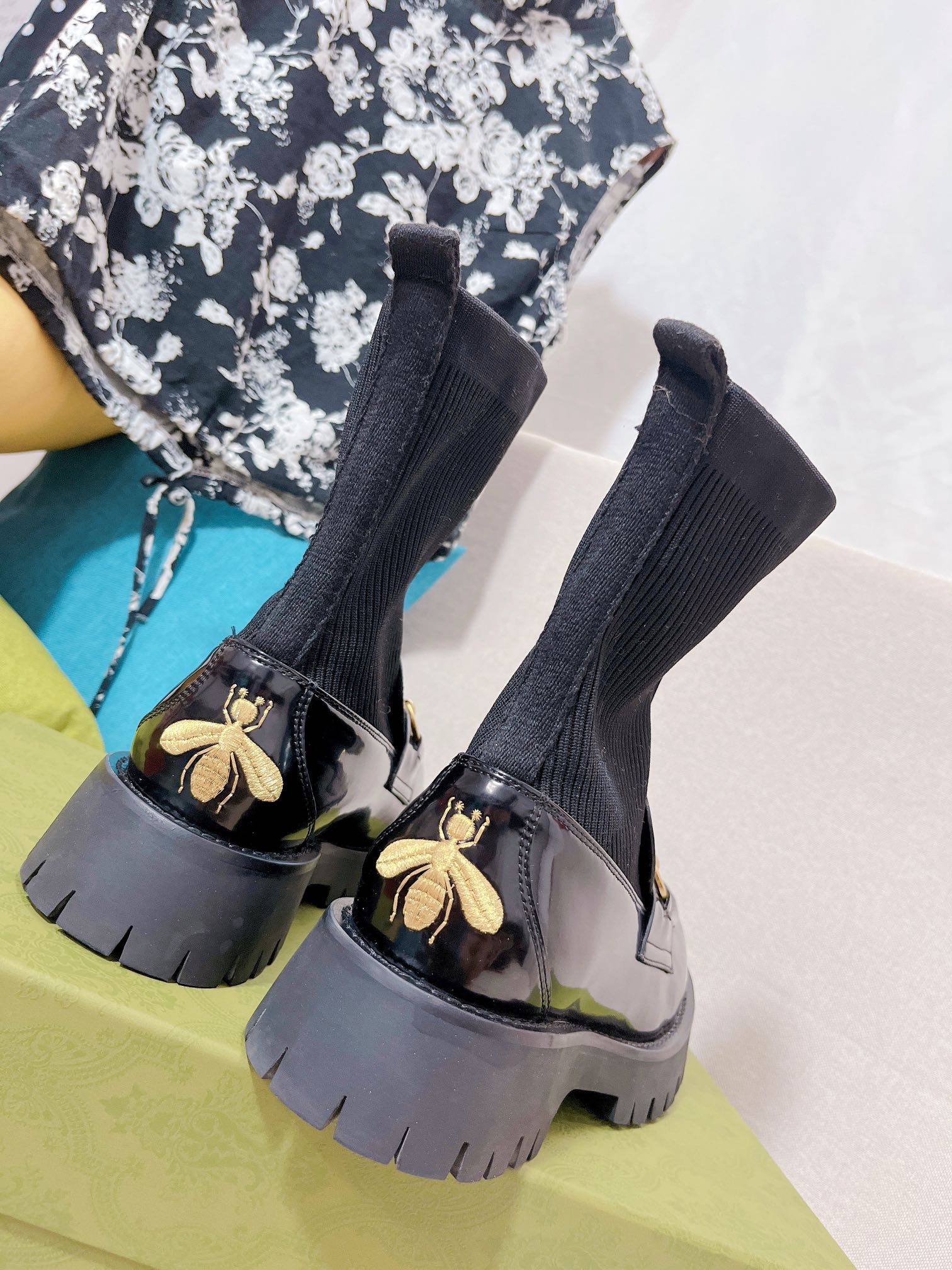 Новинка сезона осень/зима 2022 от Gucci - туфли-носки