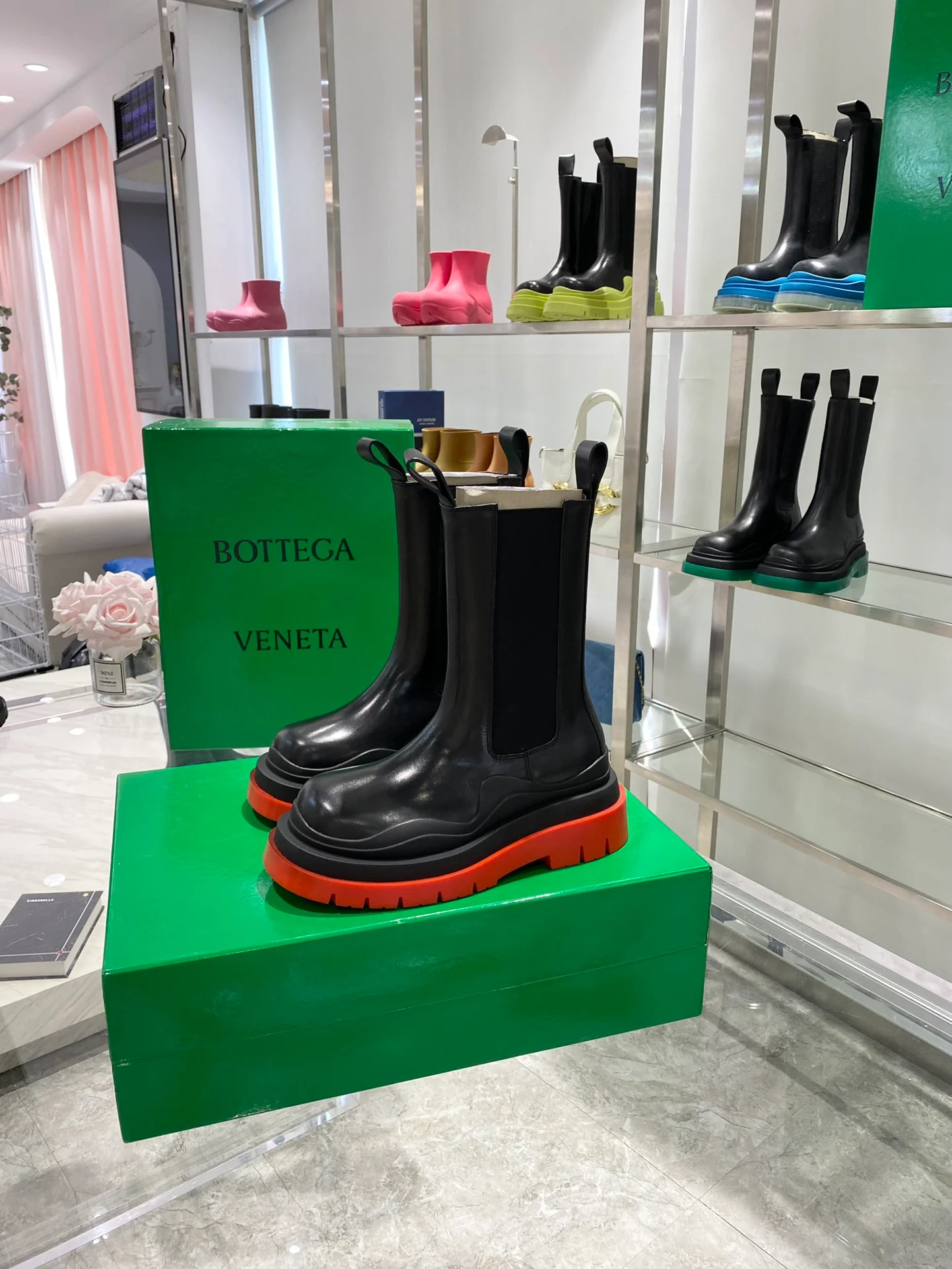 Ботинки BV до середины икры - черные с красной подошвой