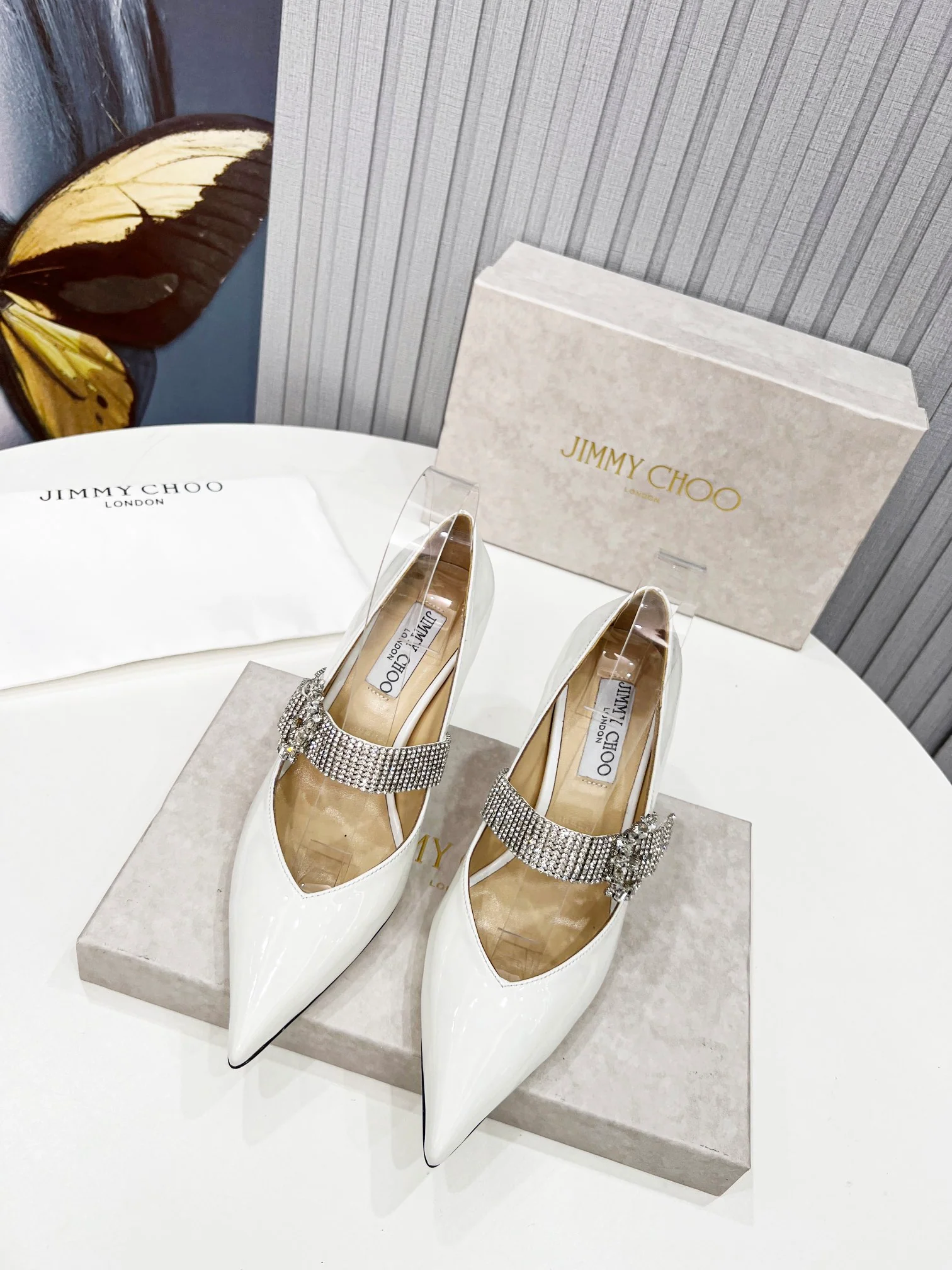 Туфли на высоком каблуке Jimmy с острым носком - белые