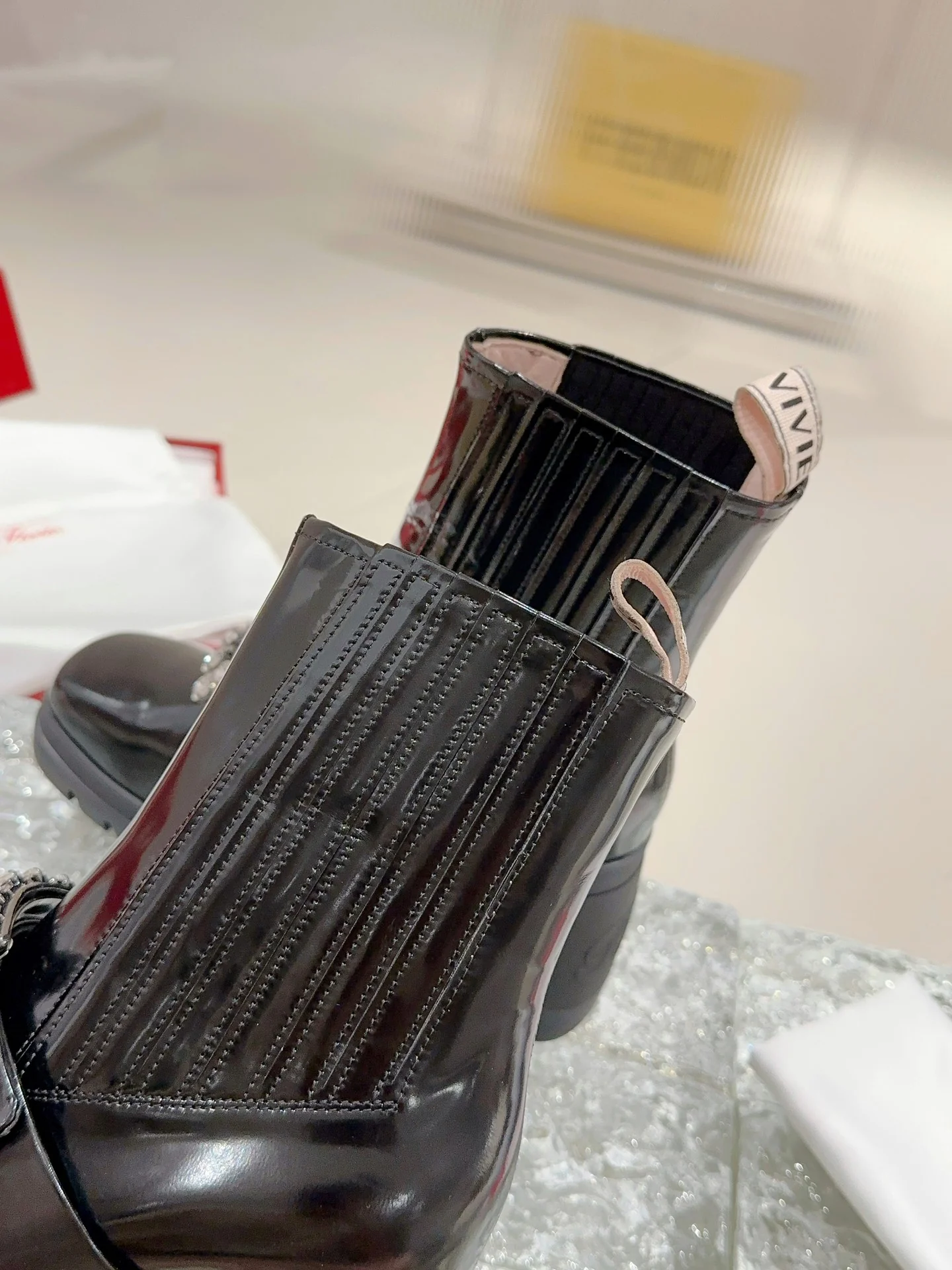 Ботинки на платформе RV-2024 с бриллиантовой пряжкой - черные