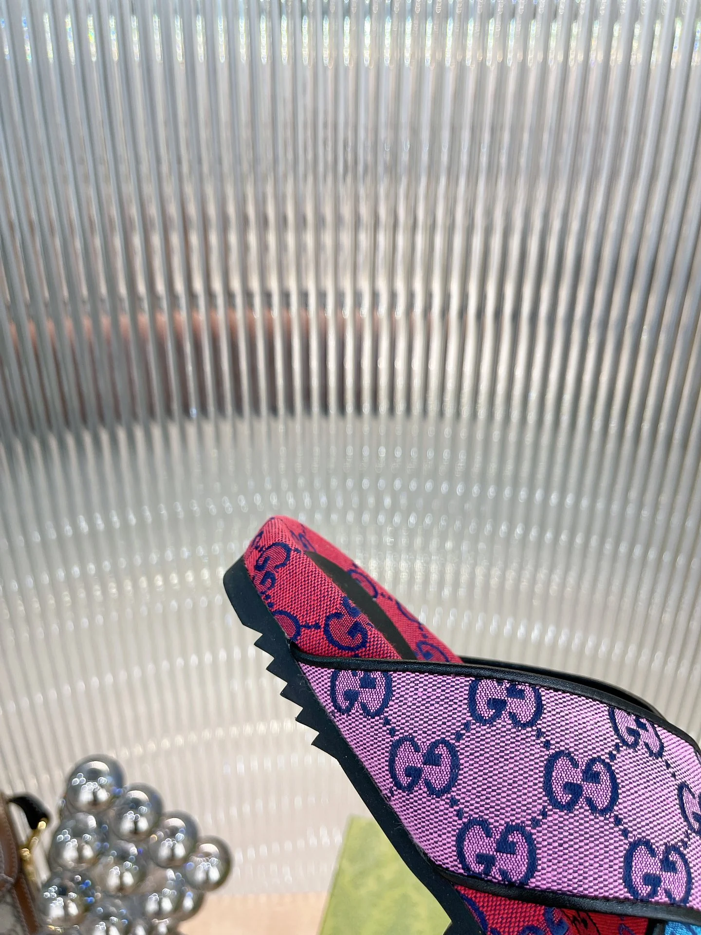 Сандалии Gucci на платформе с перекрестными ремешками - 1