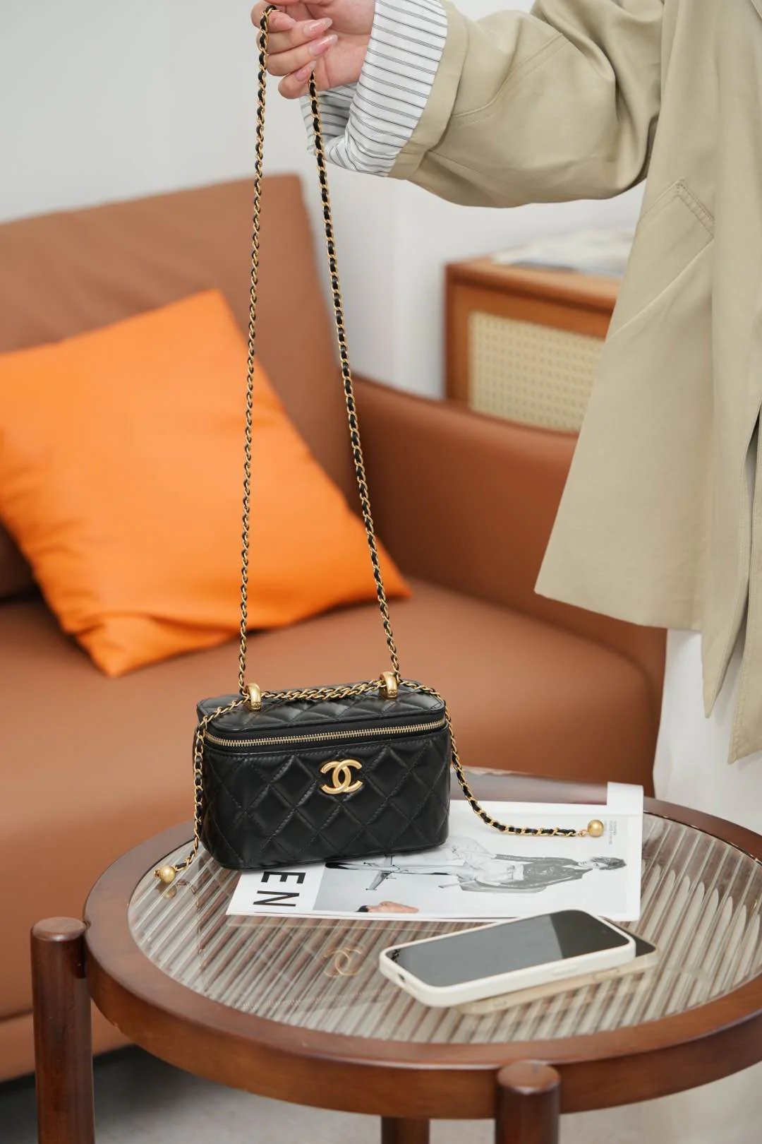 Chanel - ??? - Длинная сумка-коробочка с двойной золотой бусиной - Черная с золотой пряжкой