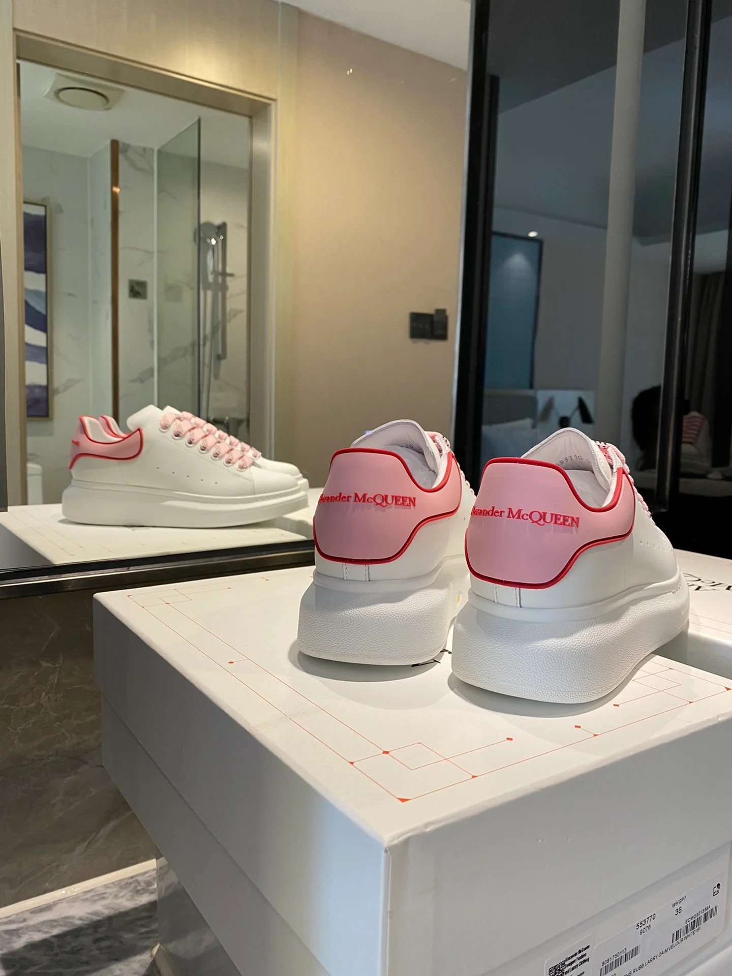 Классические белые кроссовки McQueen с 3D-логотипом из смолы - розовые - 1 шт.