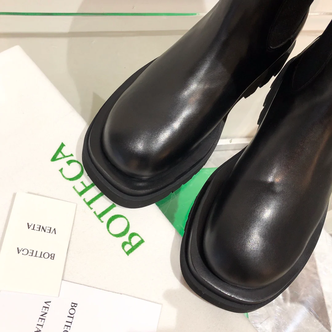 BV - Ботинки Dr. Martens до середины икры