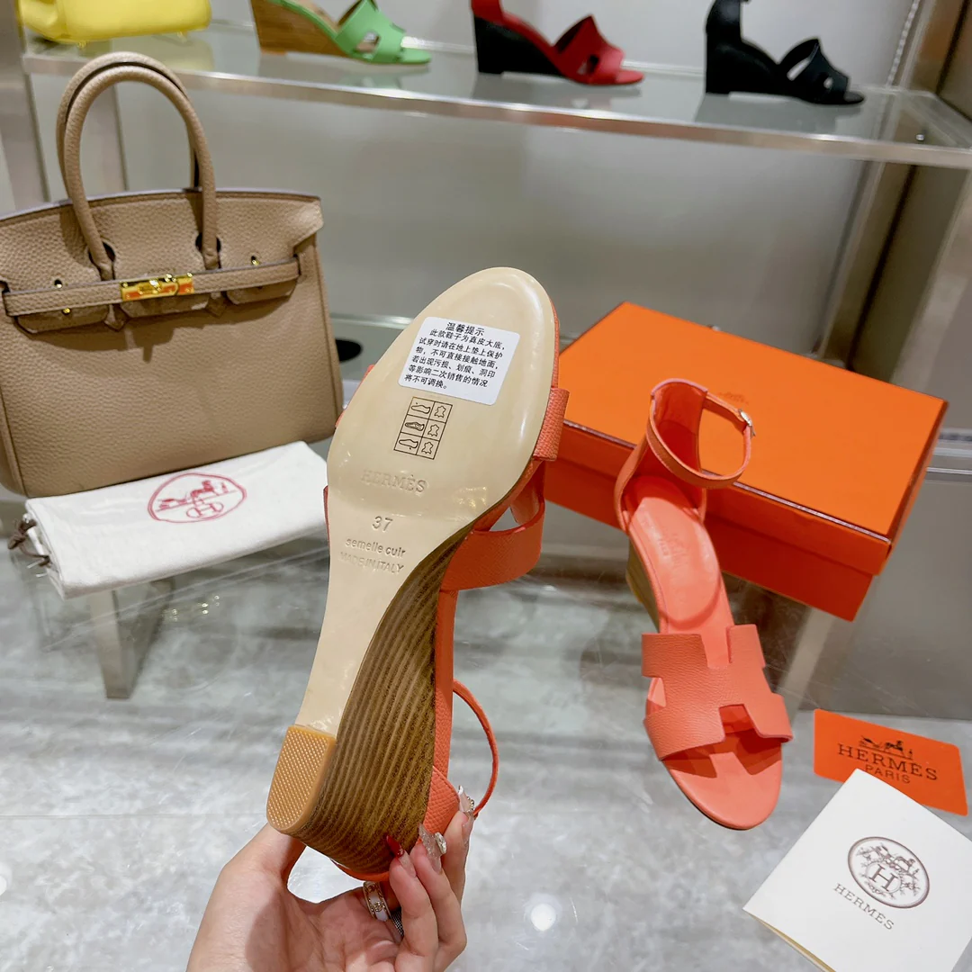 Новинки коллекции Hermes весна/лето 2022 - Сандалии на высоком каблуке - 3