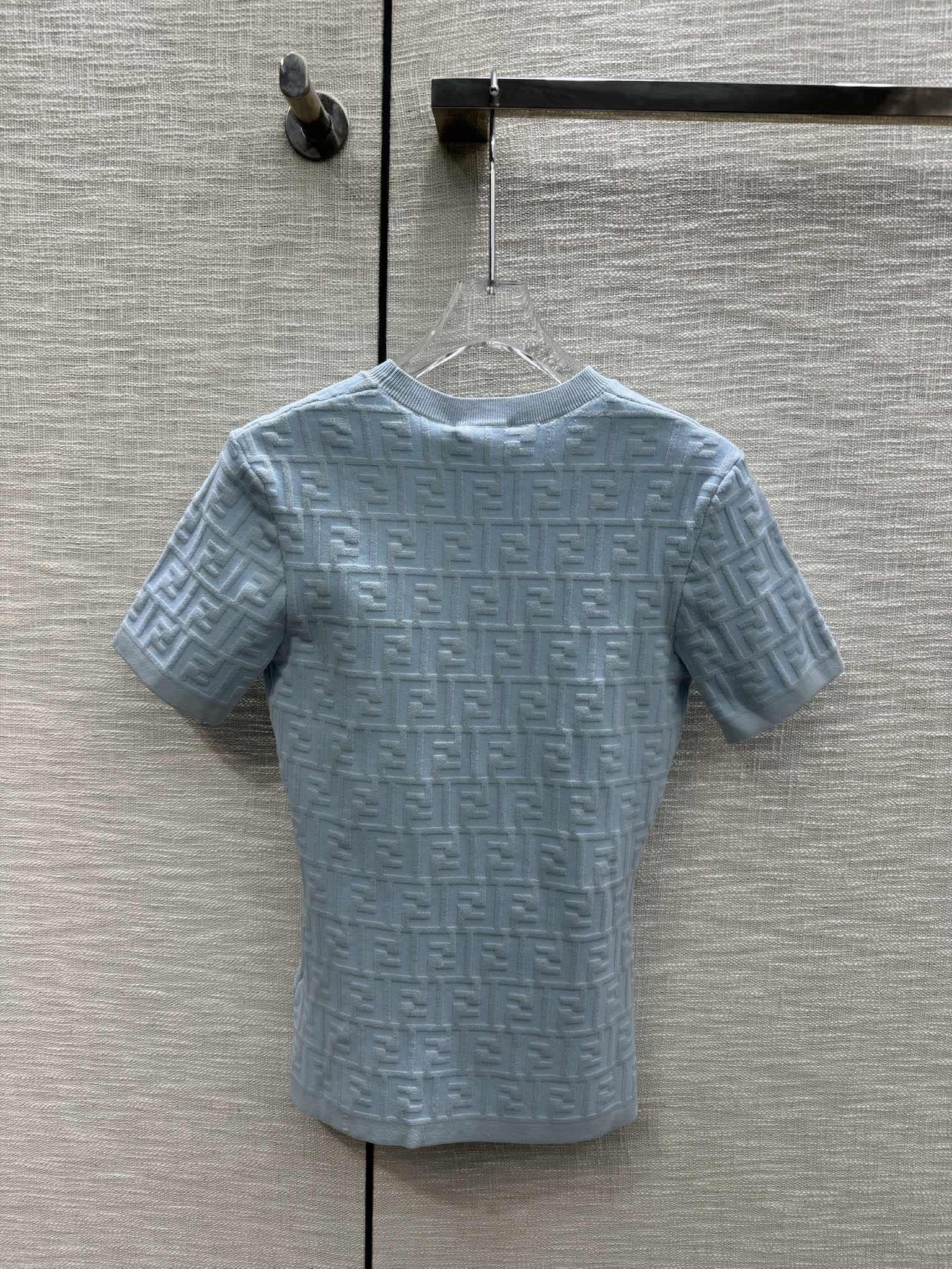 Футболка Fendi-2403 с объемной буквой F, трикотажная, с коротким рукавом, синяя.