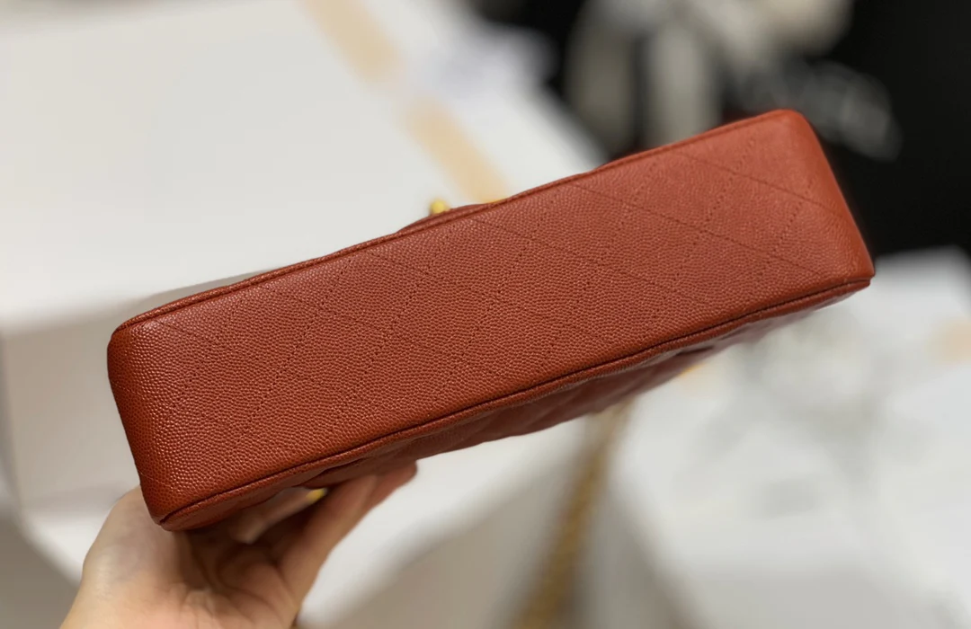 Chanel - Сумка из телячьей кожи с мелким шариковым узором - CF - Коричневая с золотой фурнитурой - 25 см