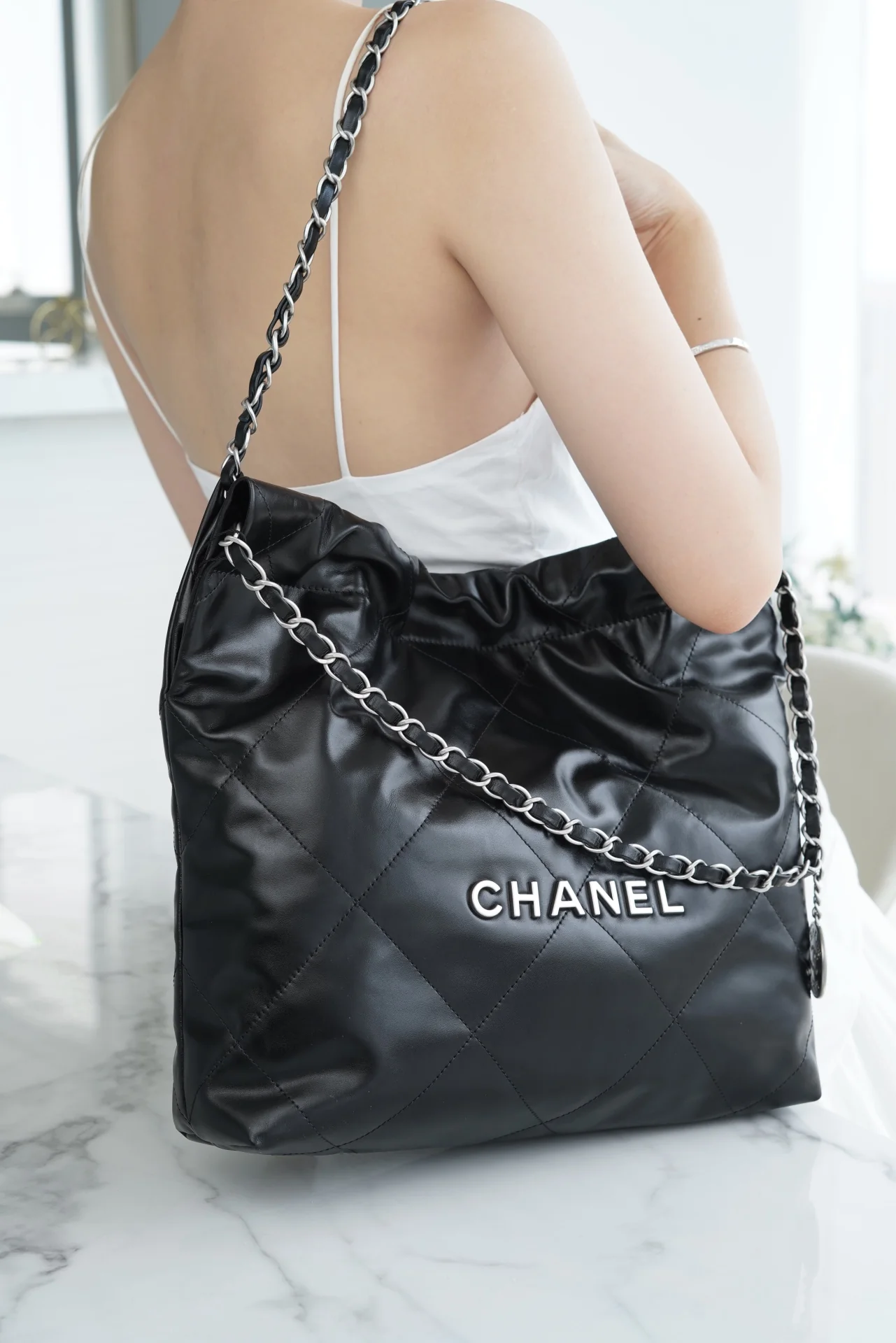Сумка Chanel 22p 22bag, маленькая, черная, с серебряной пряжкой - 1 шт.