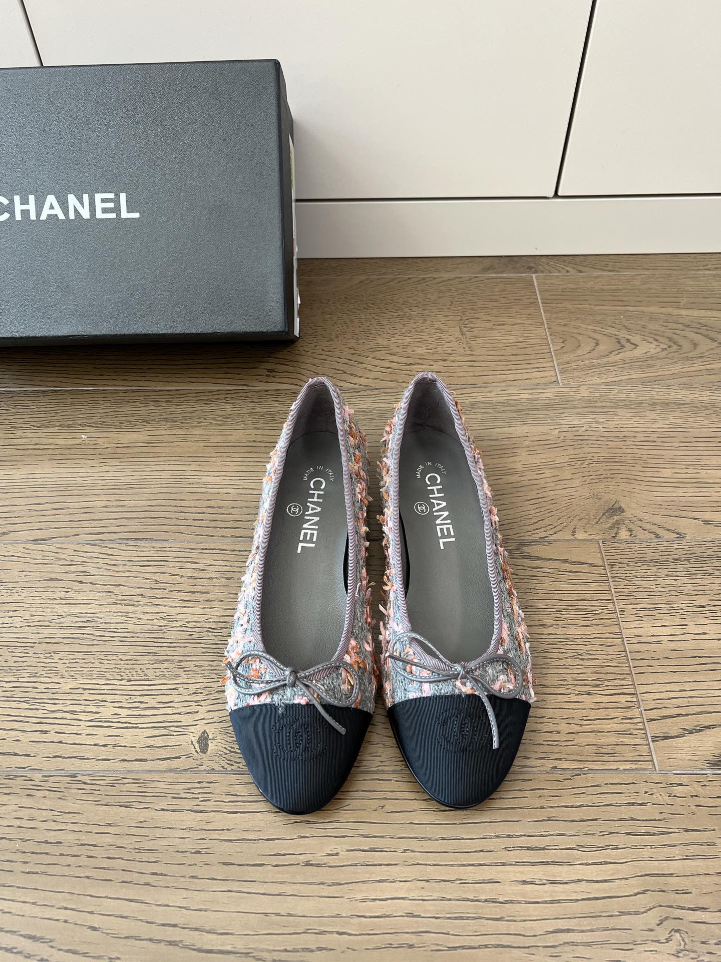 Новинка 2023 года от Chanel - Классические балетки - Серые