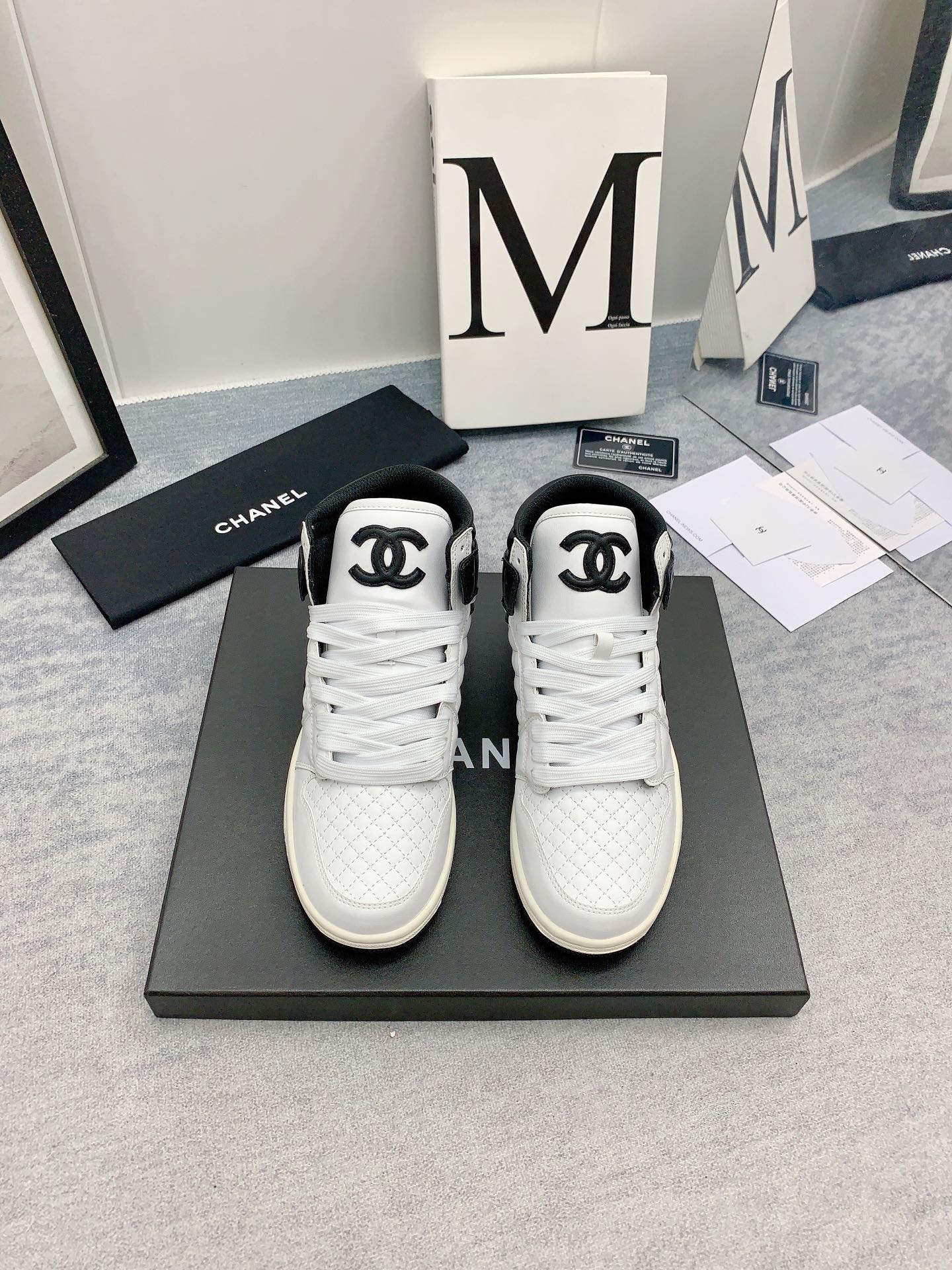 Коллекция Chanel 2023 года - Повседневные высокие кроссовки - Унисекс - Белые