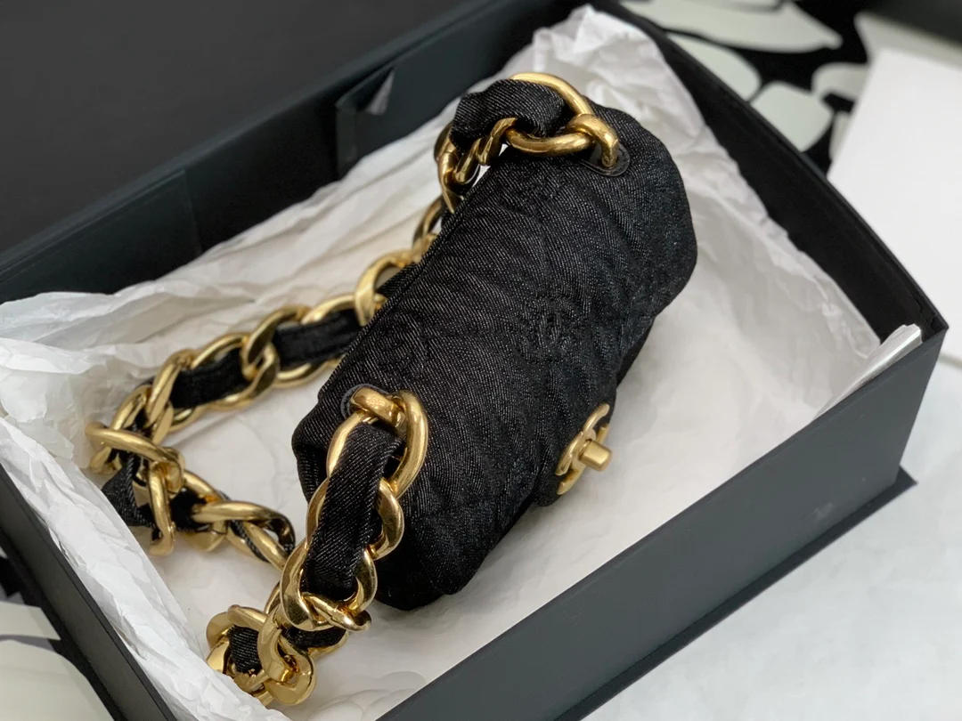 Сумка Chanel CF Chunky Chain Denim Shoulder Bag 2022 года, черная, 17 см.
