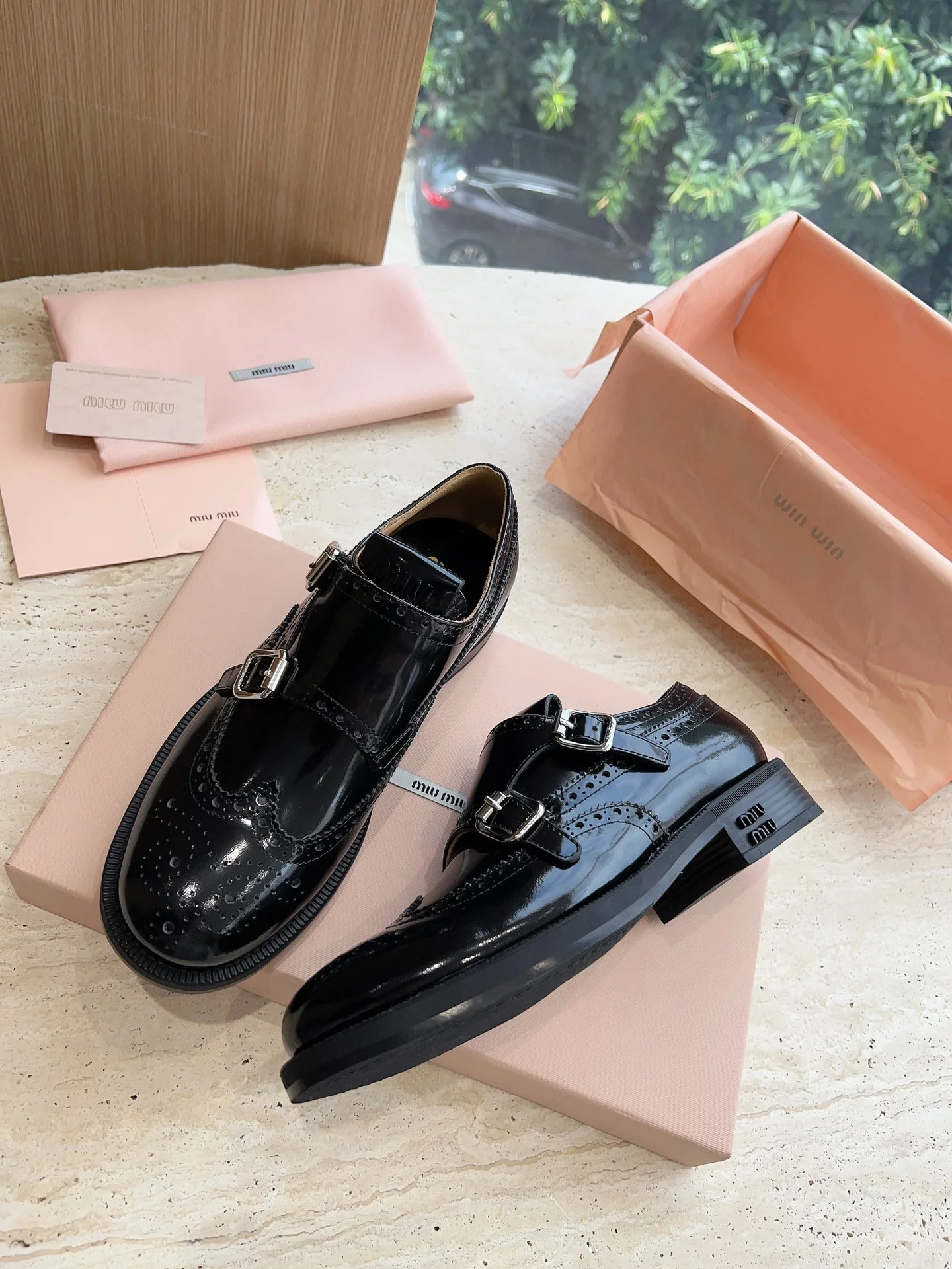 Miu Miu - Новинка 2023 года - Лоферы на шнуровке в британском стиле