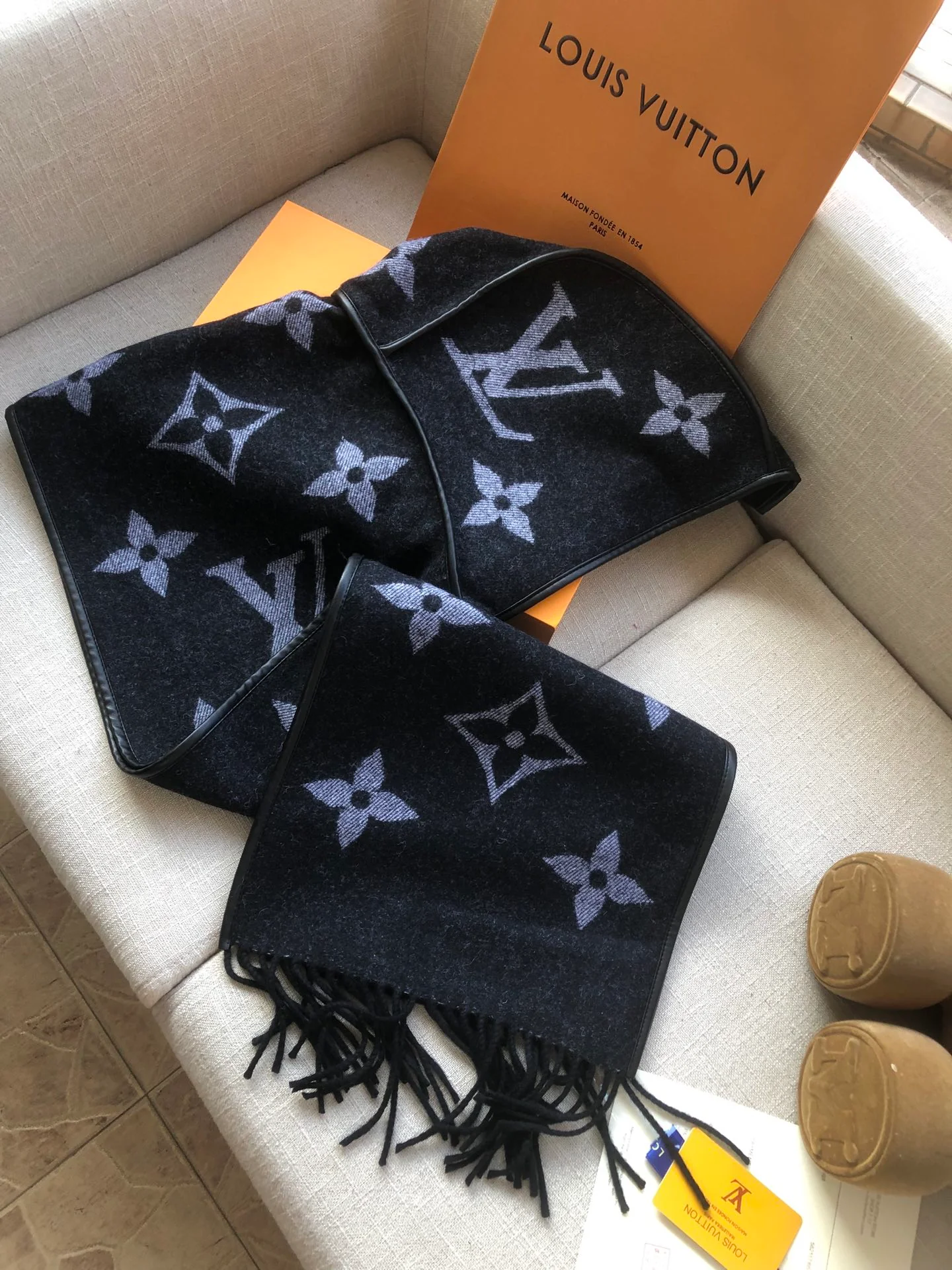 Классический шарф с капюшоном LV с монограммой