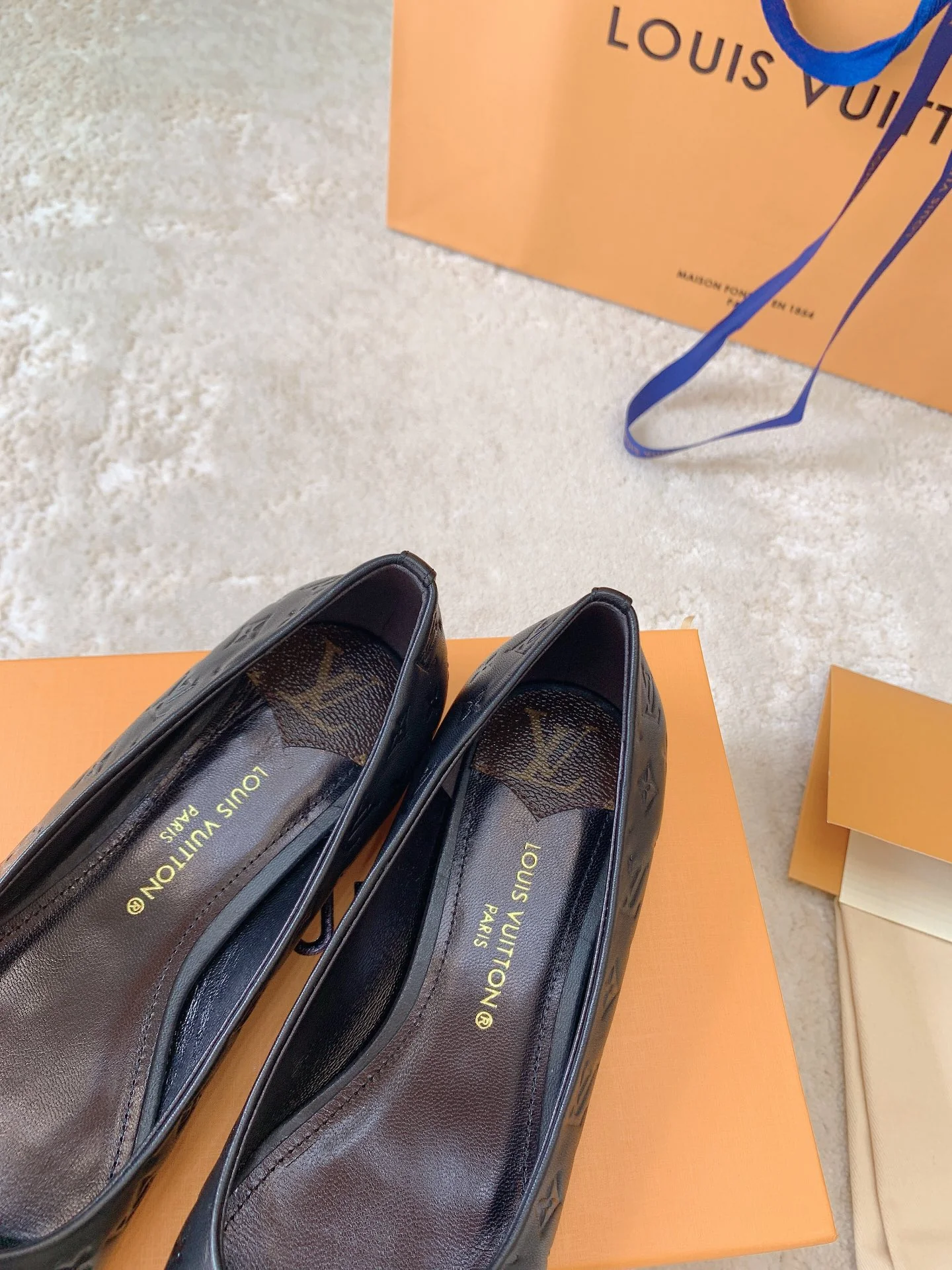 Новинка сезона весна/лето 2023 от LV - Балетки - Черные