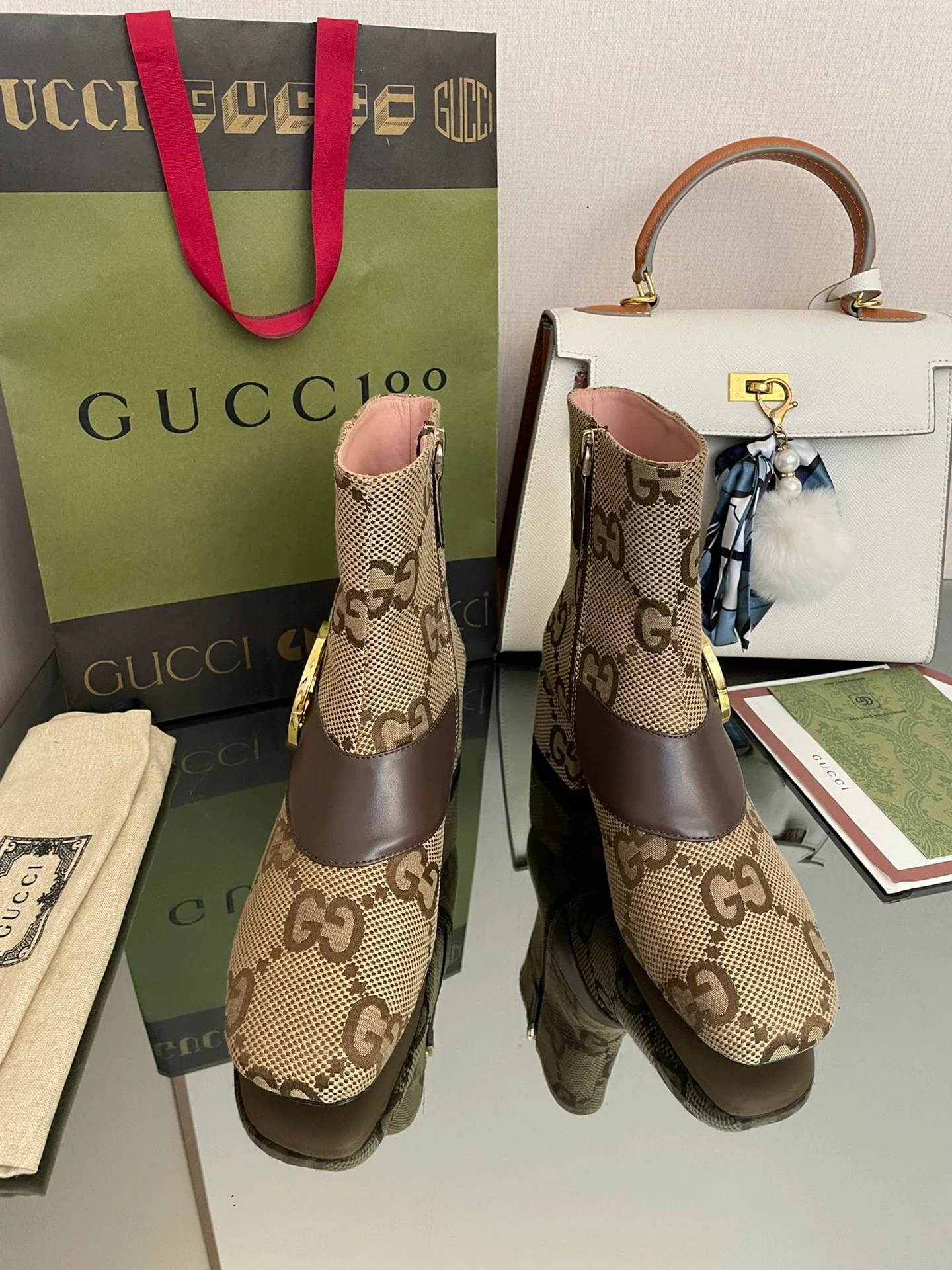 Gucci - Ботильоны на низком каблуке - Узор ?Монограмма? - Абрикосовый цвет