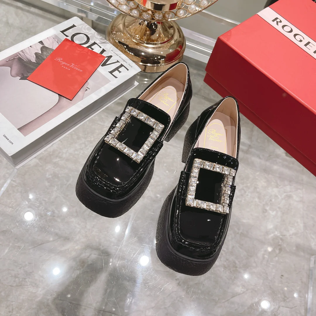 Новые лоферы RV из коллекции осень/зима с отделкой стразами.