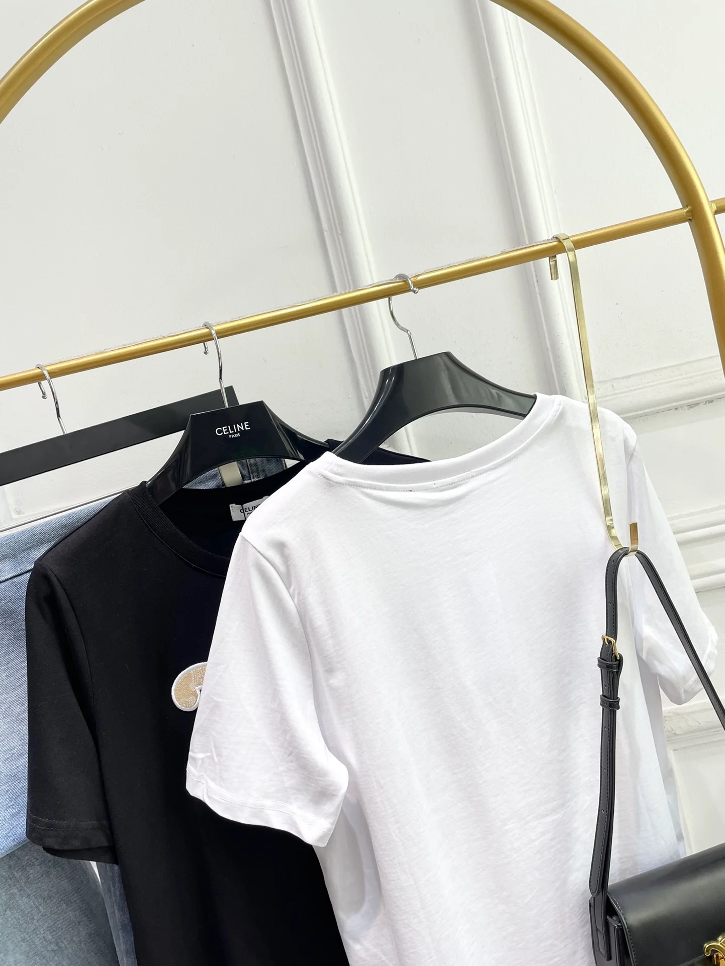 Джинсовая блузка Celine-2404 с жаккардовым узором ?Триумфальная арка? — белая.