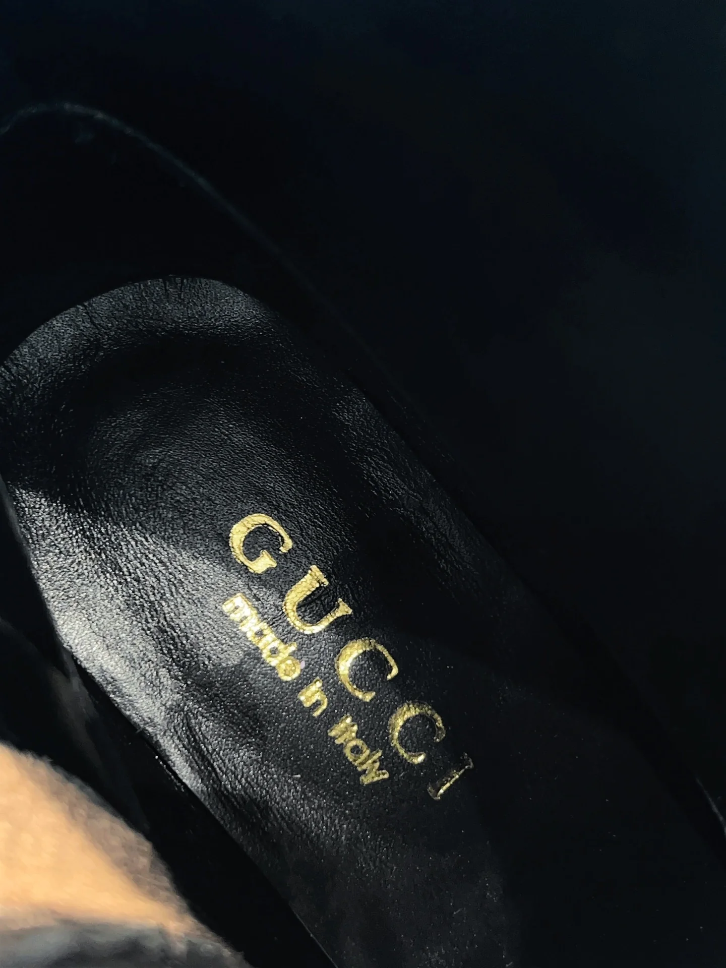 Новинка сезона осень/зима 2023 от Gucci - Ботильоны на массивном каблуке с застежкой-молнией - Кофейно-коричневый
