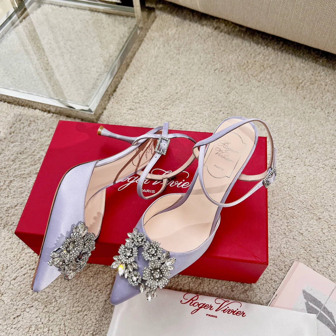 Обувь RV - босоножки на высоком каблуке с пряжкой, украшенной стразами и букетом цветов - фиолетовые