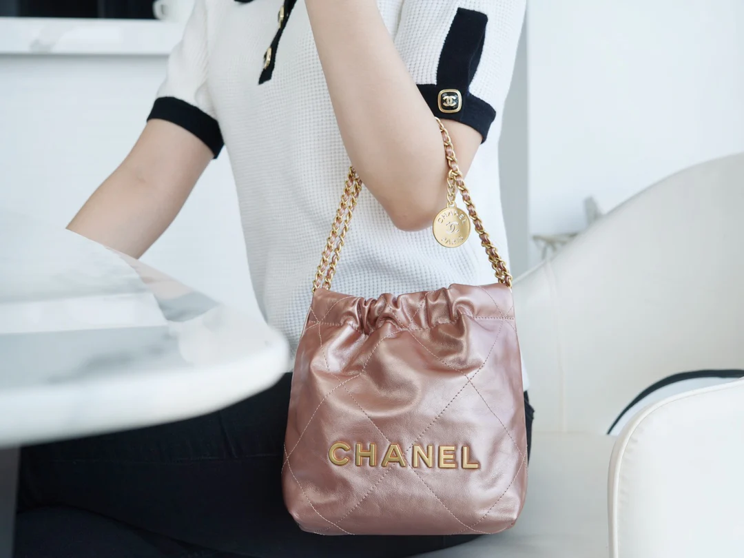 Chanel - Chanel - Маленькая сумочка № 22 - Жемчужная пудра