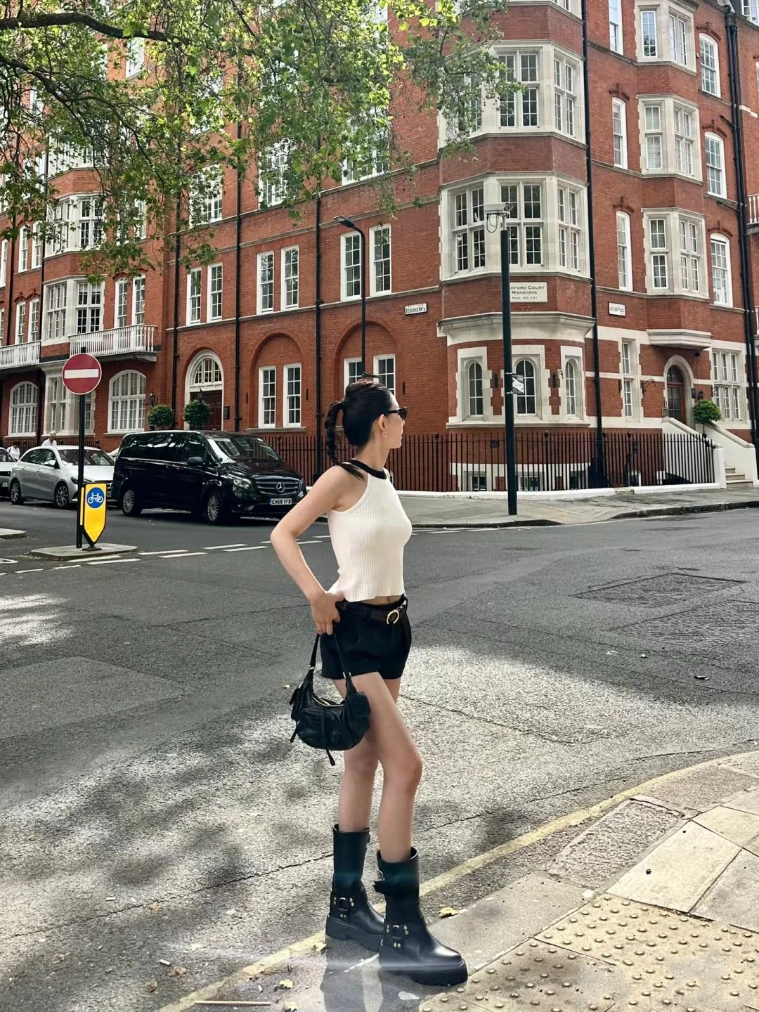 Celine - Новинка сезона осень/зима 2023 - Ретро-ботильоны с тиснением 