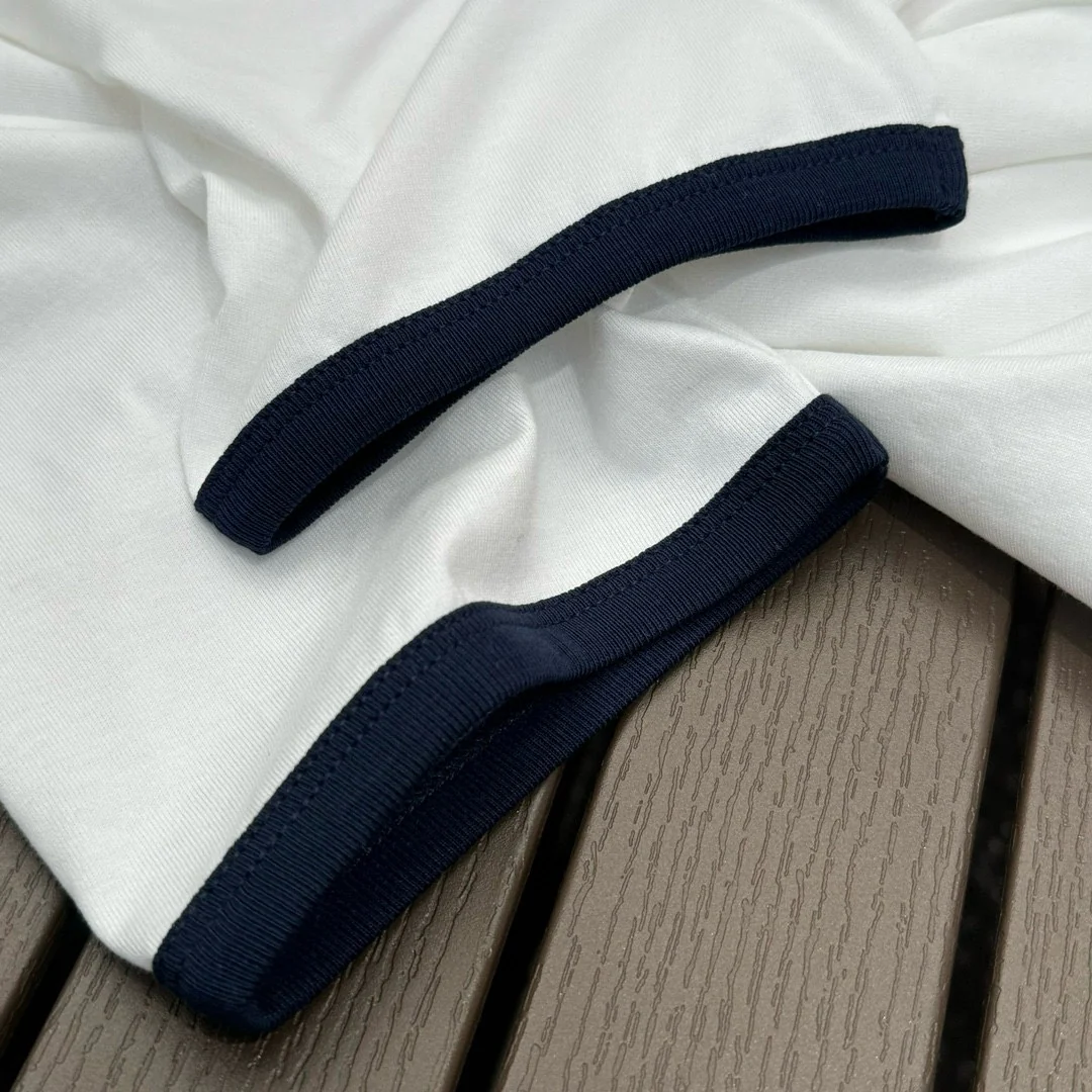 Футболка с коротким рукавом Celine-2403 с узором в виде сердечек.